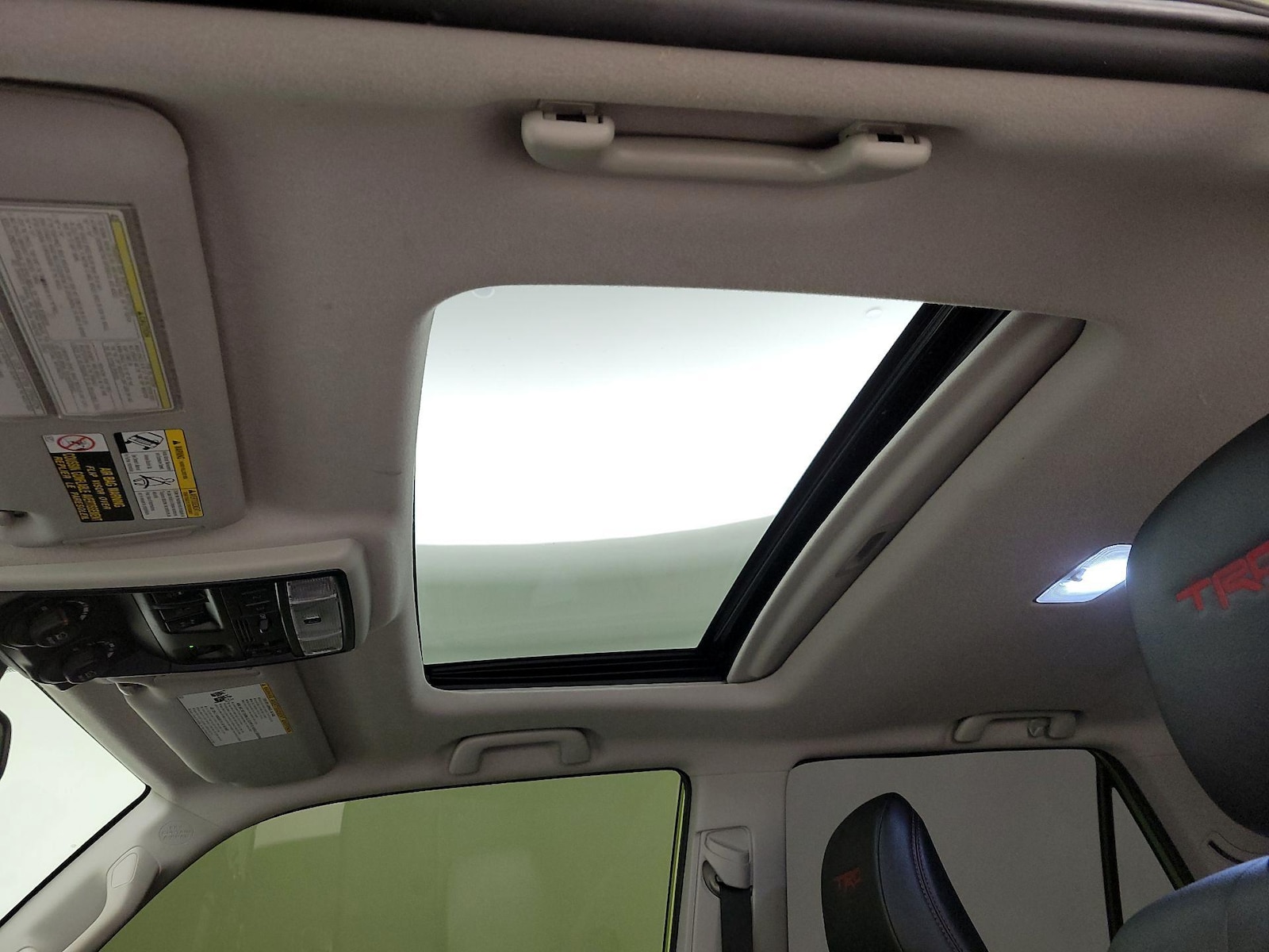 Sunroof(s) & Overhead Airbags