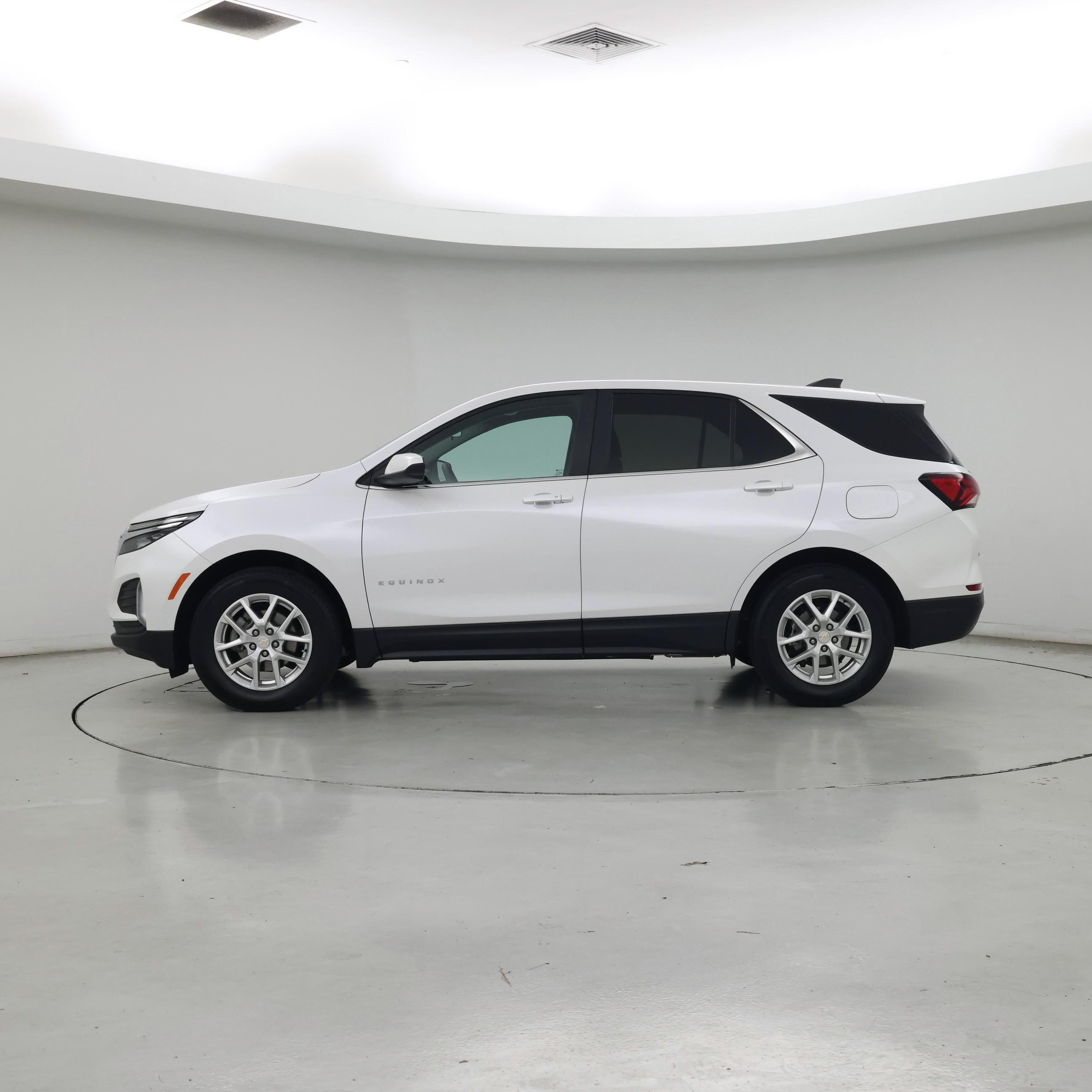 Thumbnail: 2023 Chevrolet Equinox - 3