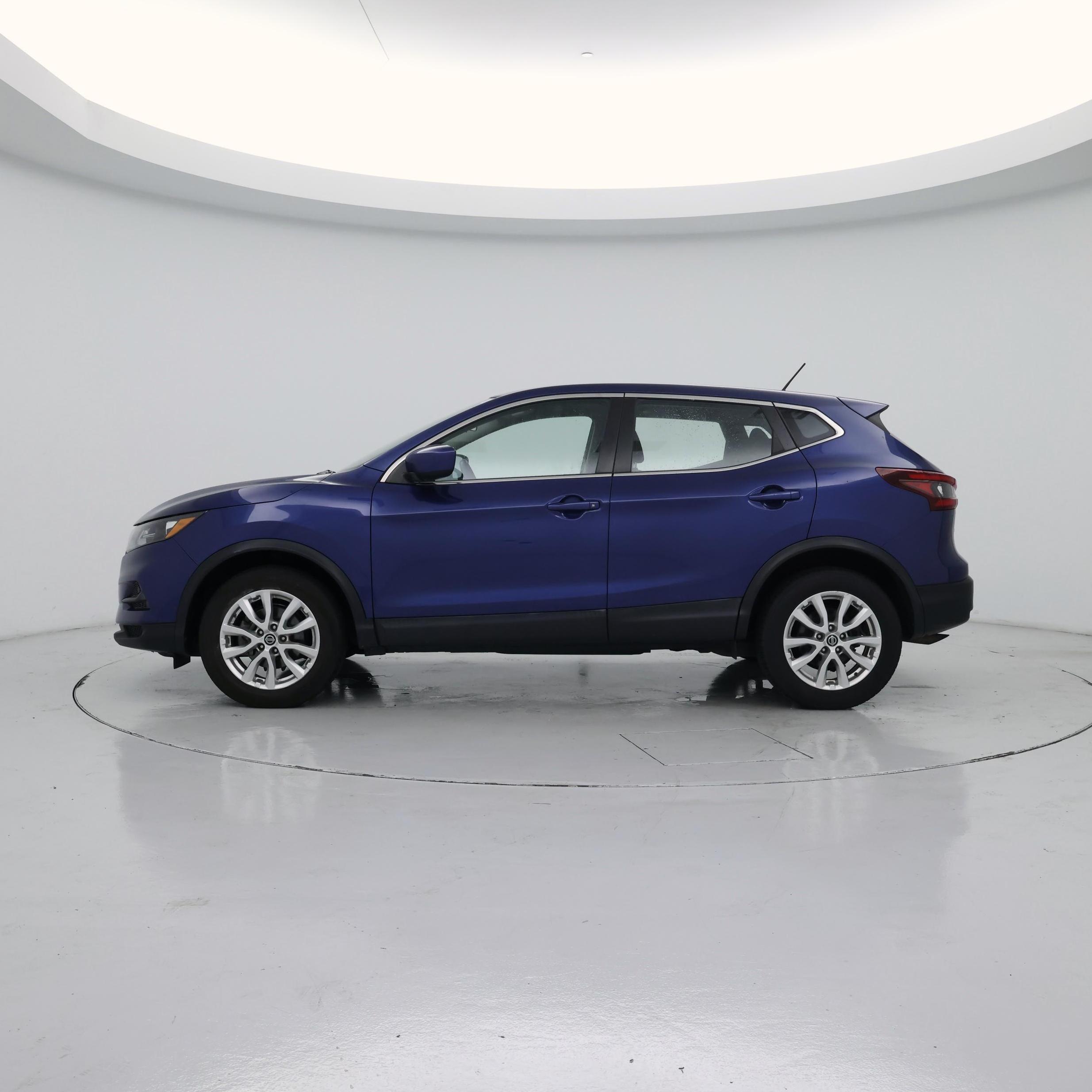 Thumbnail: 2021 Nissan Rogue Sport - 3