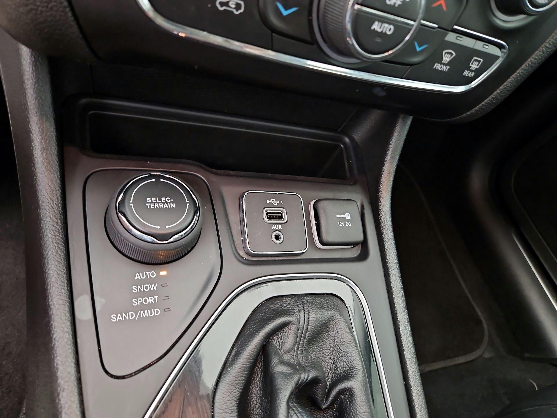 Thumbnail: 2021 Jeep Cherokee - 19