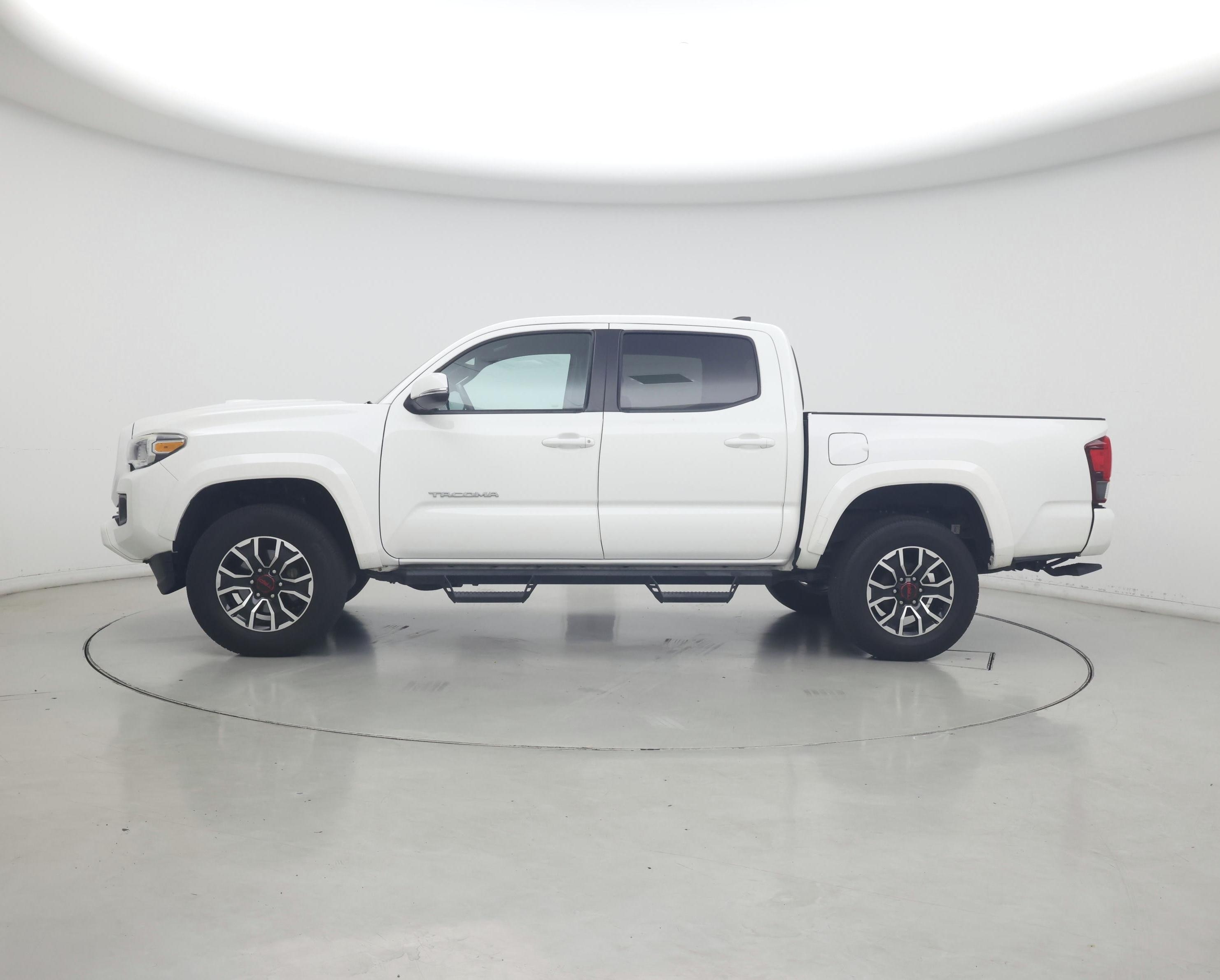 Thumbnail: 2018 Toyota Tacoma - 3