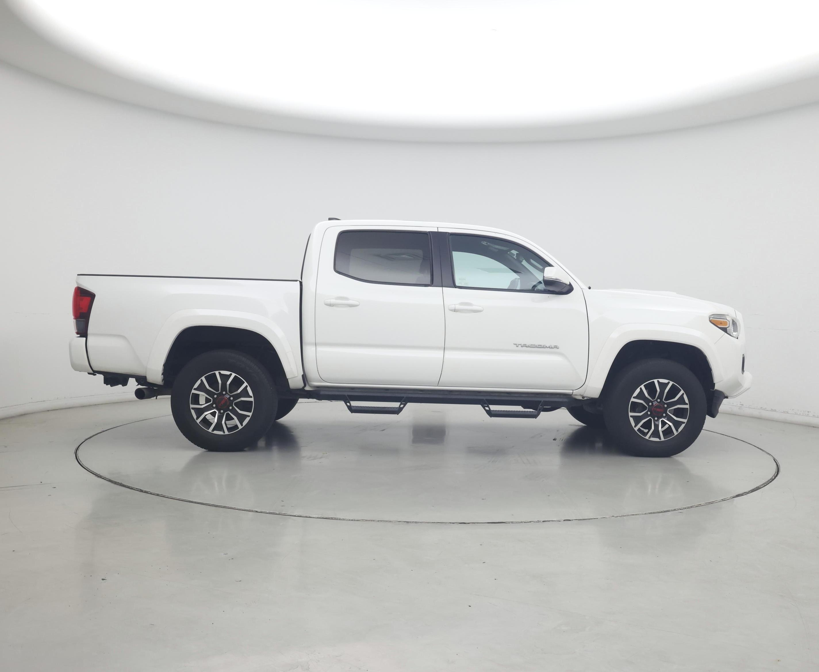 Thumbnail: 2018 Toyota Tacoma - 7