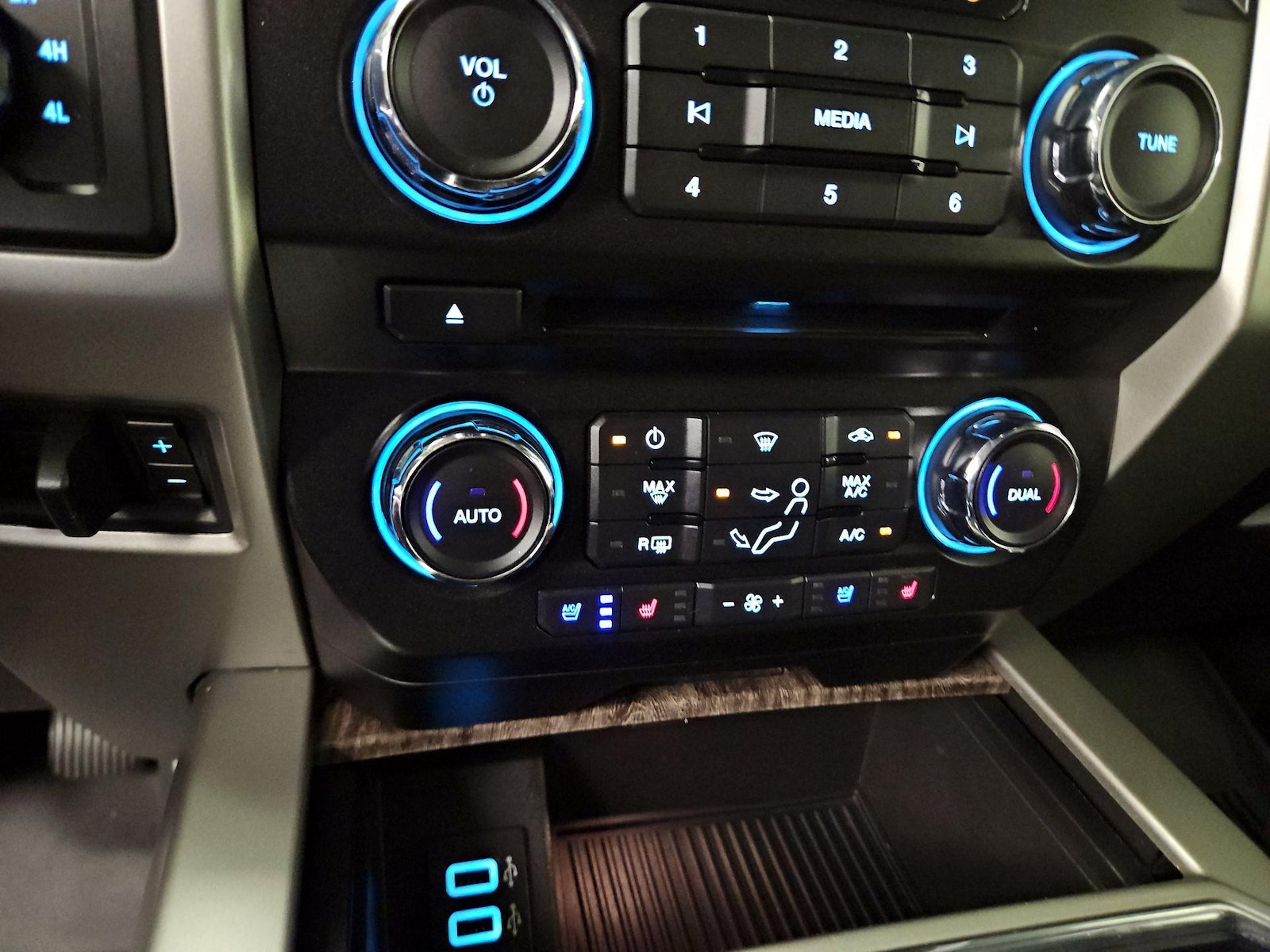 2018 Ford F-350 Super Duty Lariat - Photo 18