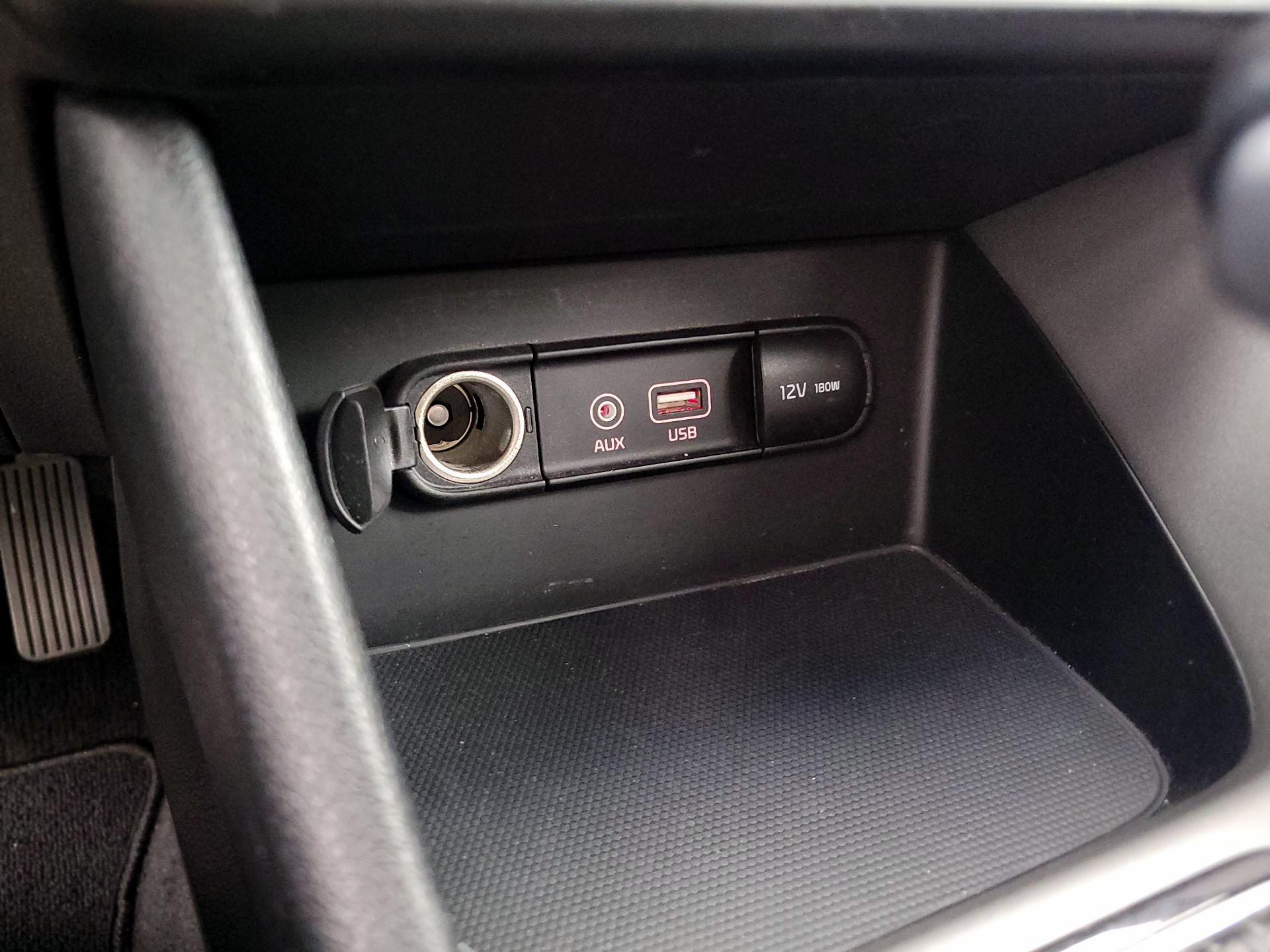 Thumbnail: 2019 Kia Niro - 16