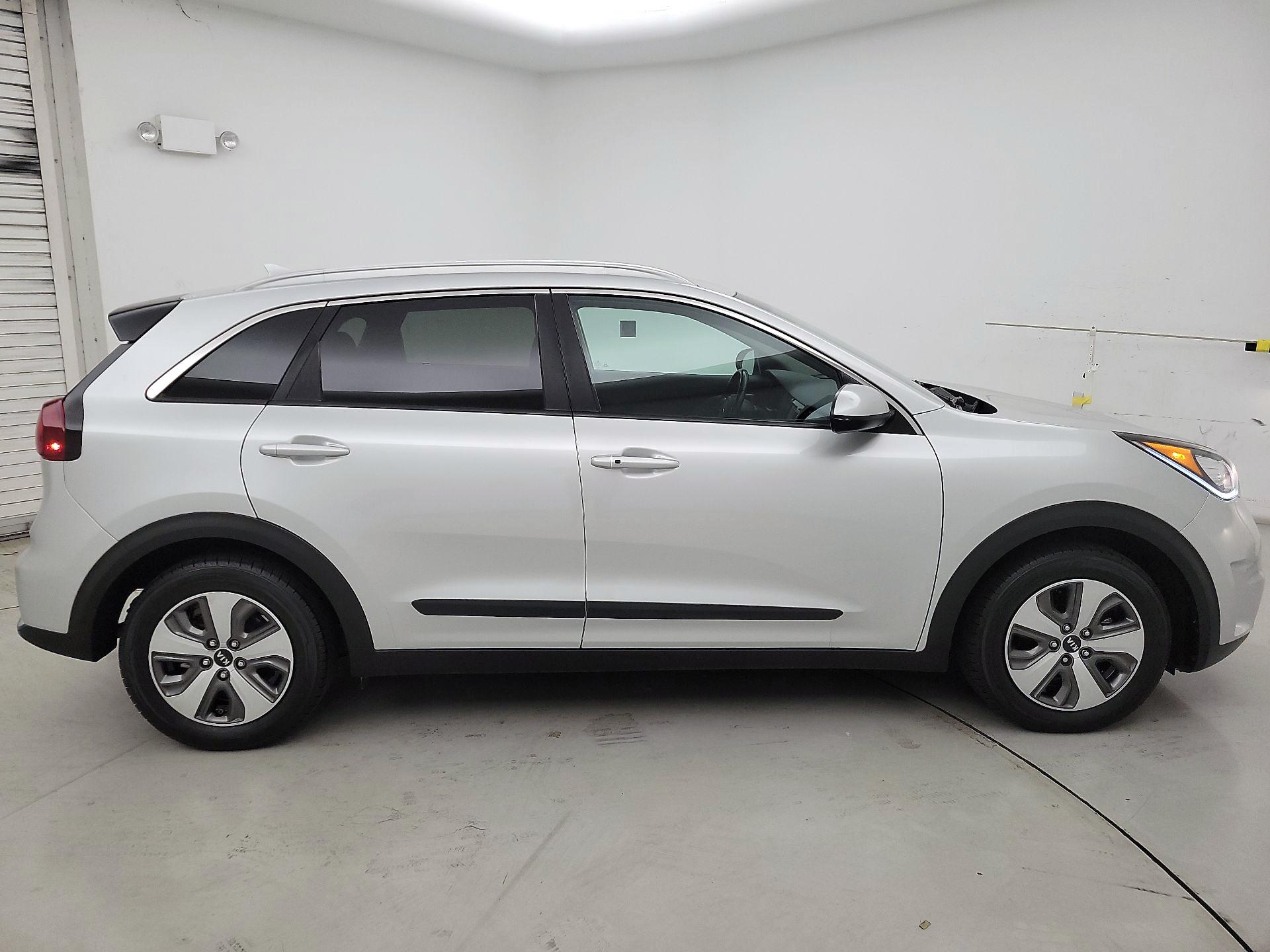 Thumbnail: 2019 Kia Niro - 4