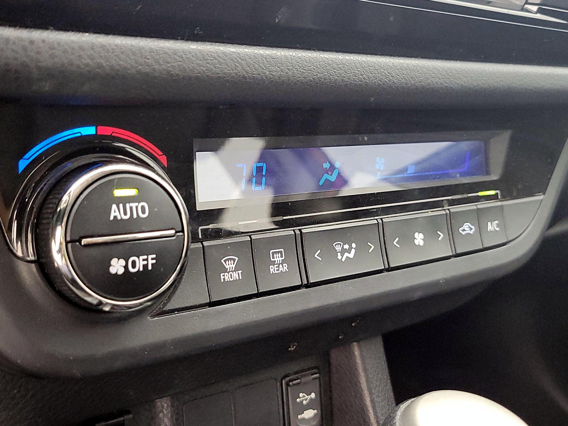 Thumbnail: 2014 Toyota Corolla - 16