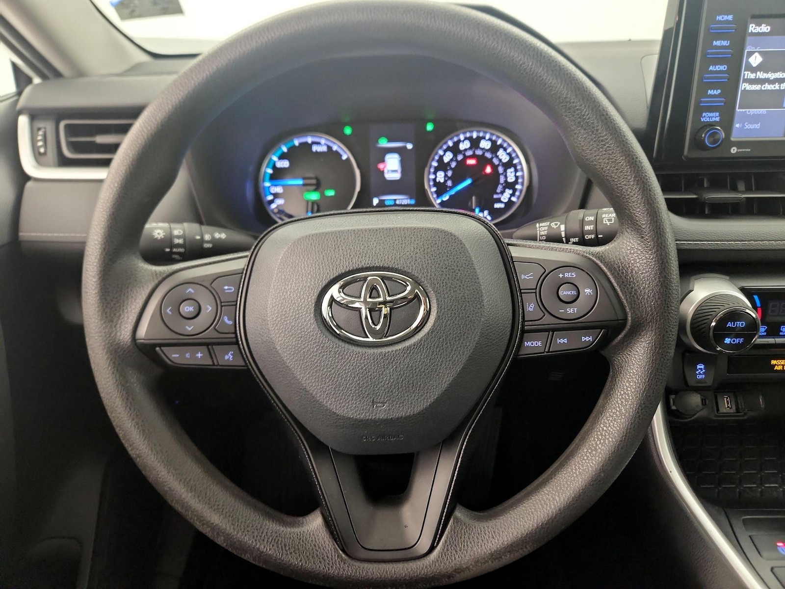 2021 Toyota RAV4 XLE - Photo 11