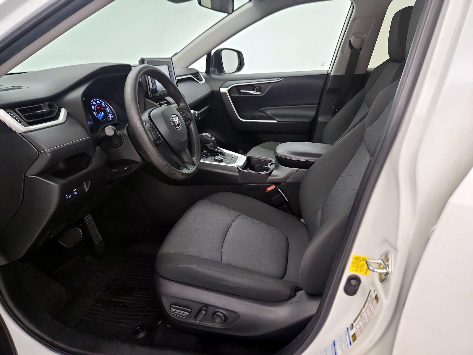 2021 Toyota RAV4 XLE - Photo 12