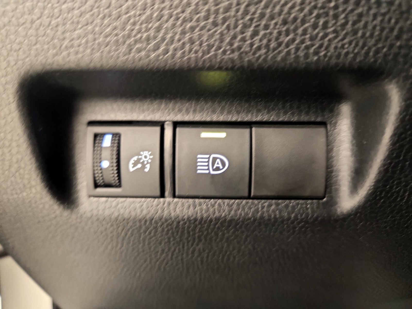2021 Toyota RAV4 XLE - Photo 14