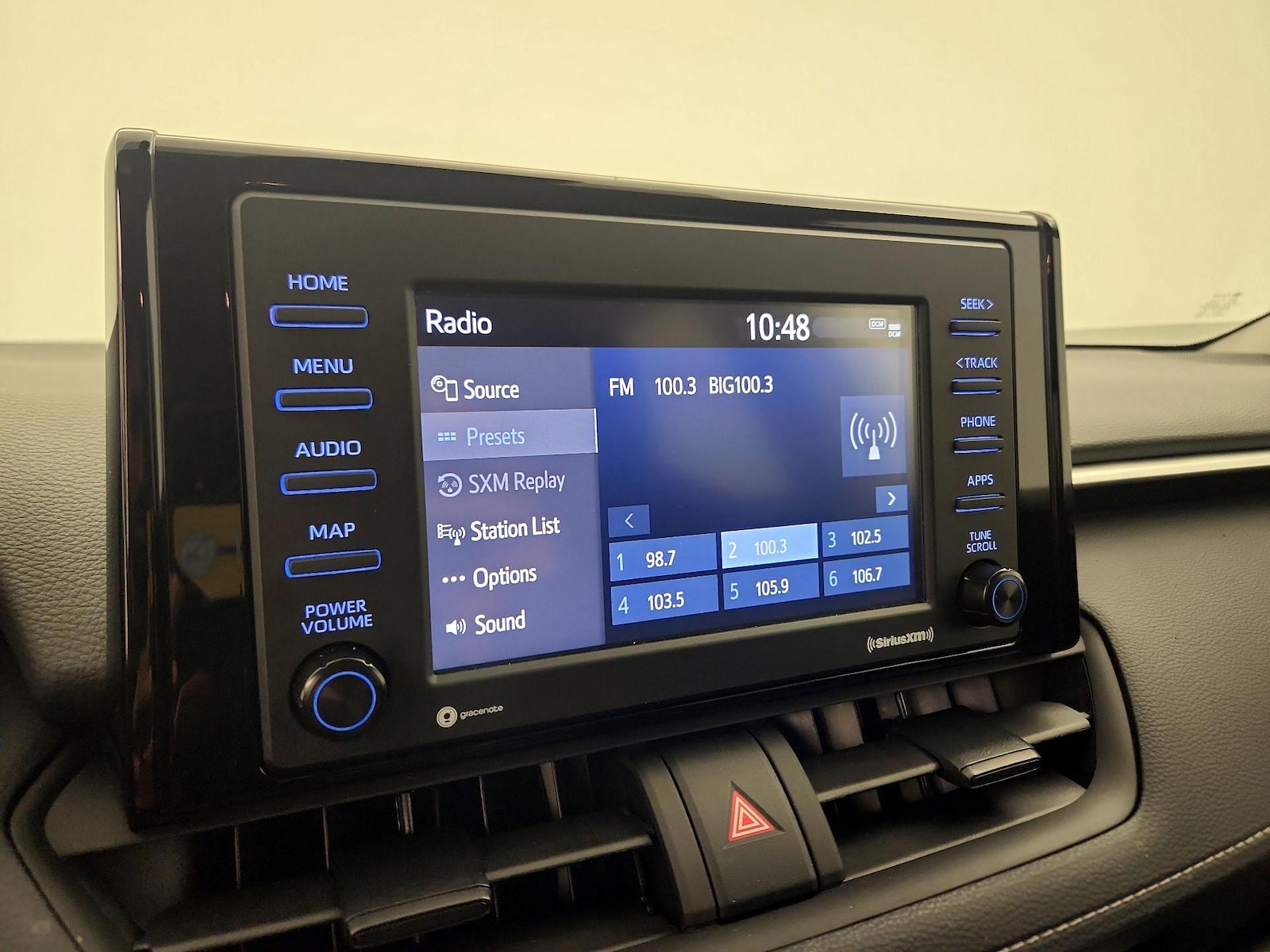 2021 Toyota RAV4 XLE - Photo 16