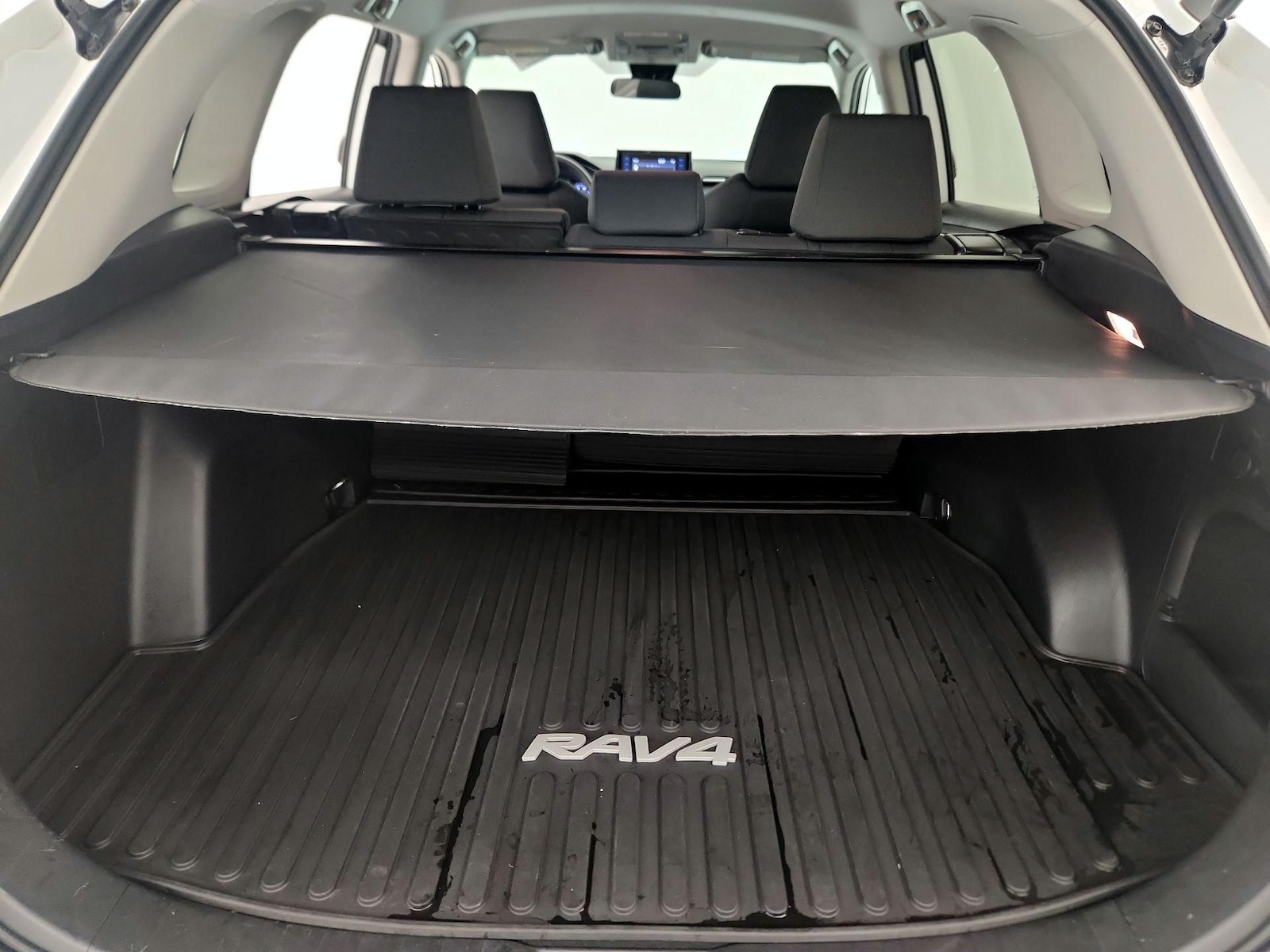 2021 Toyota RAV4 XLE - Photo 21
