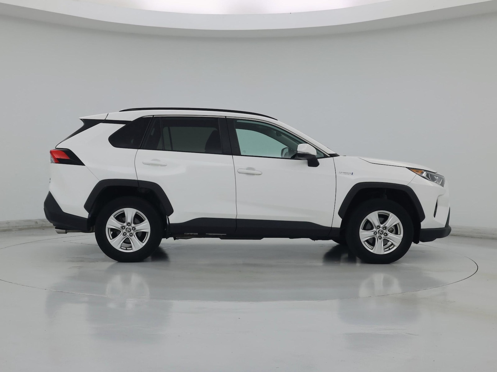 2021 Toyota RAV4 XLE - Photo 8