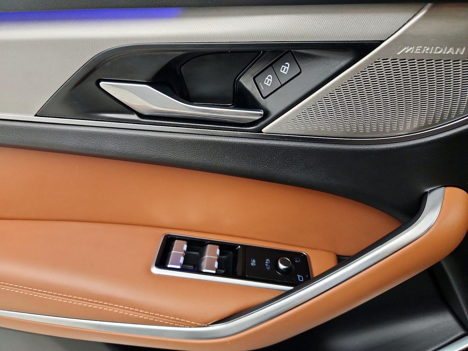 2024 Jaguar F-PACE R-Dynamic S - Photo 13