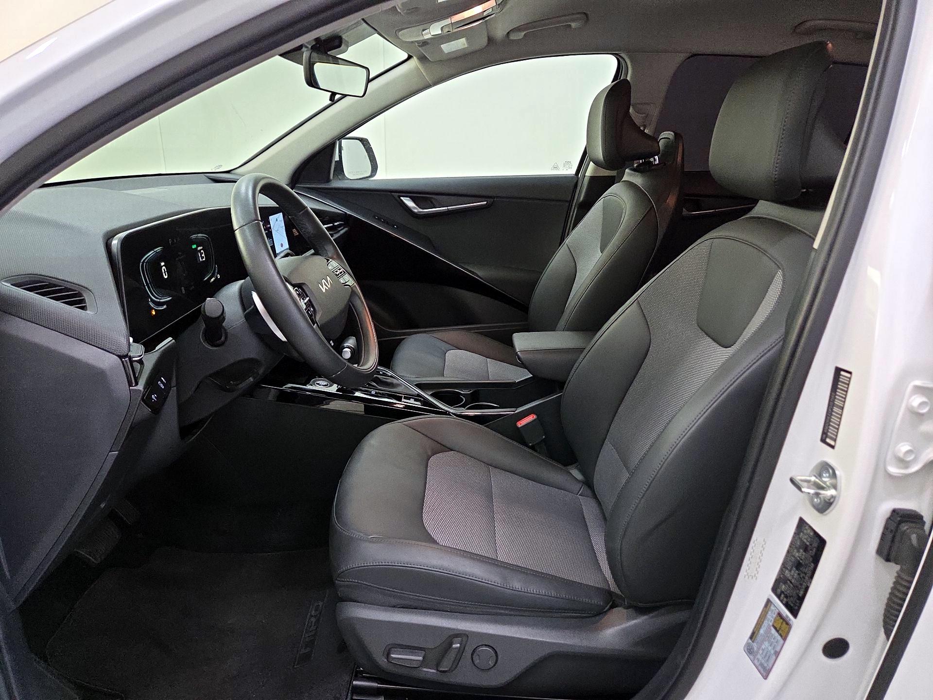 Thumbnail: 2023 Kia Niro - 11