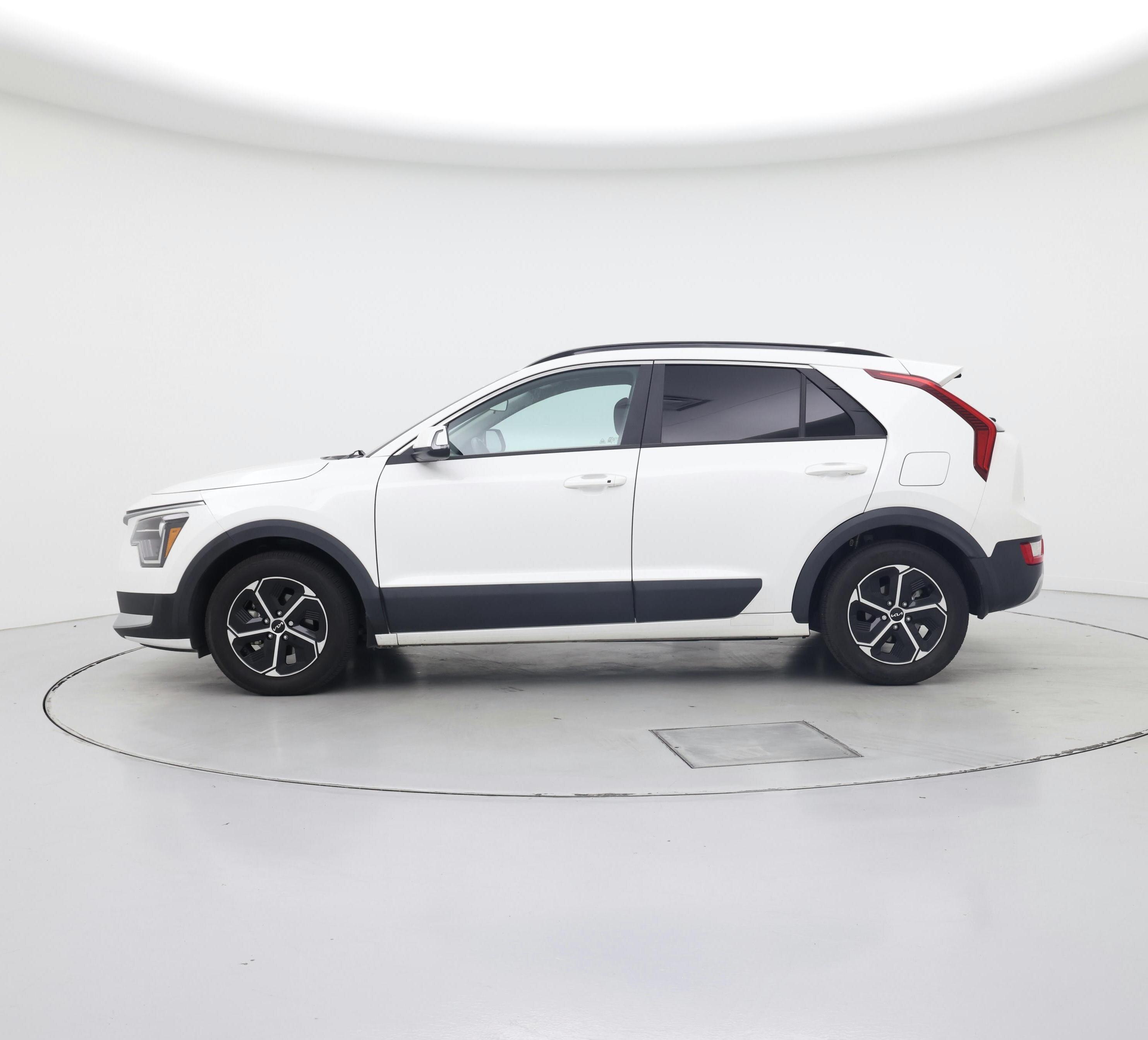 Thumbnail: 2023 Kia Niro - 3