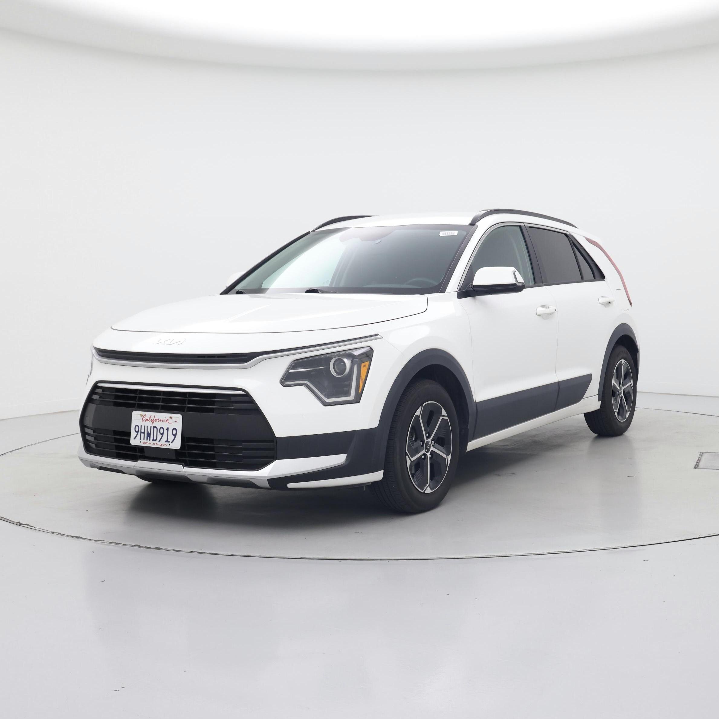Thumbnail: 2023 Kia Niro - 4
