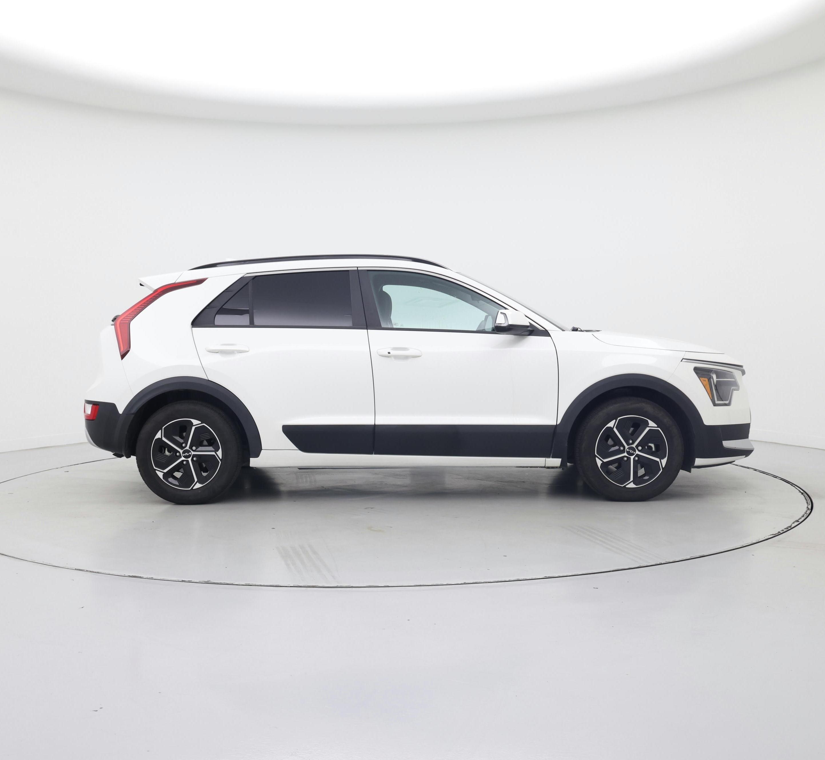 Thumbnail: 2023 Kia Niro - 7