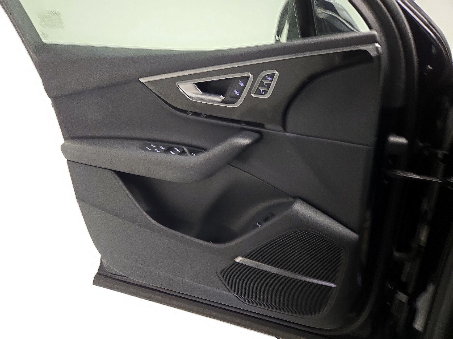 Thumbnail: 2021 Audi Q7 - 10