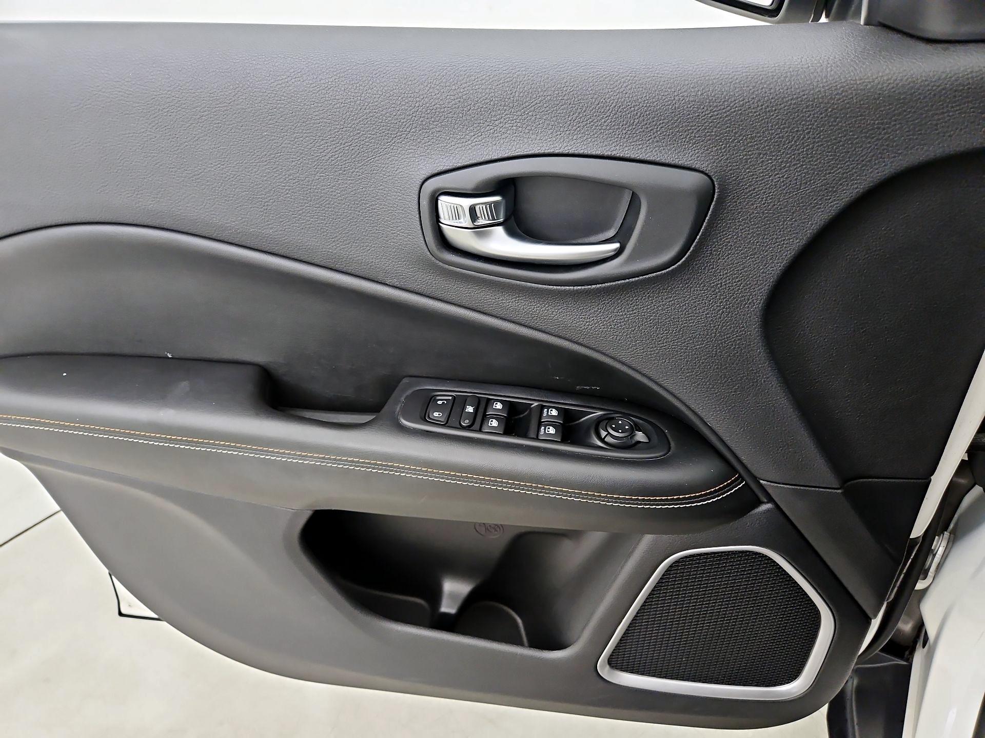 Thumbnail: 2019 Jeep Compass - 12