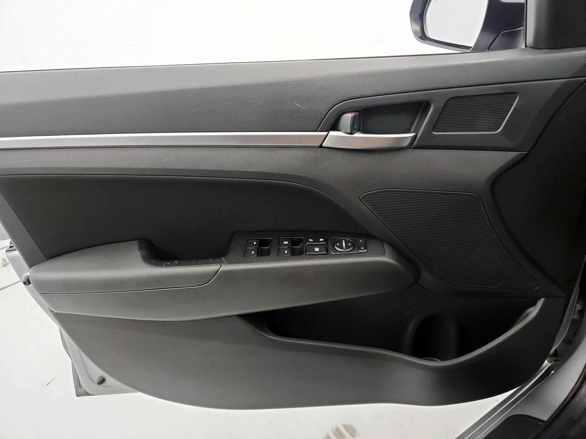 Thumbnail: 2020 Hyundai Elantra - 12