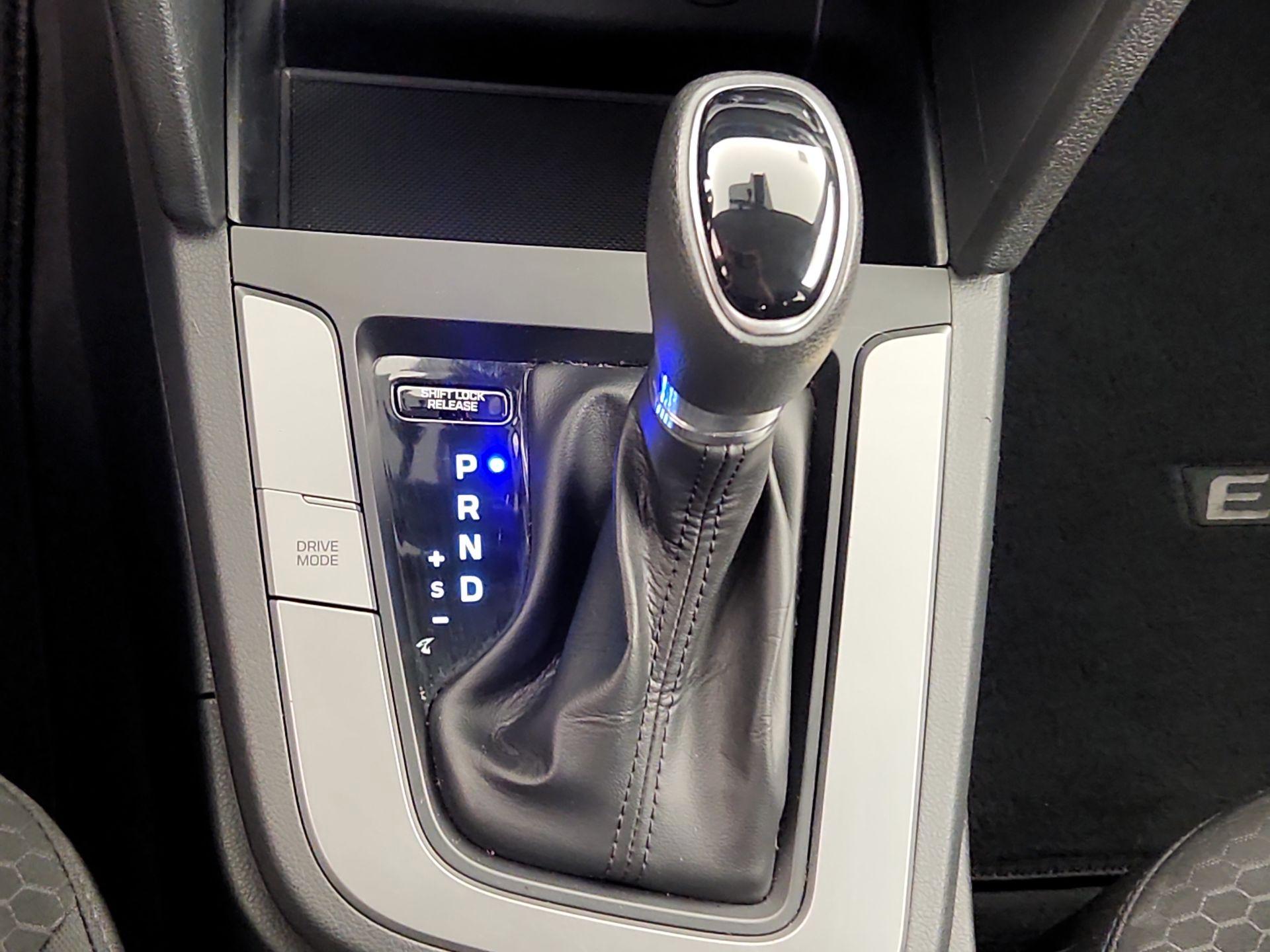 Thumbnail: 2020 Hyundai Elantra - 17