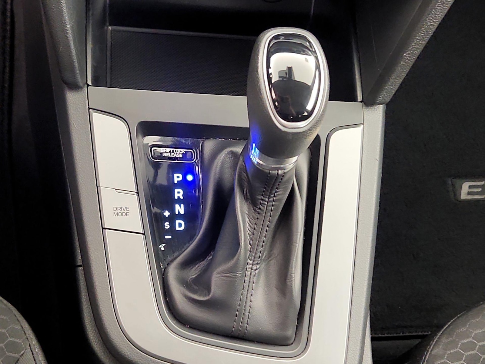 2020 Hyundai Elantra SEL - Photo 18
