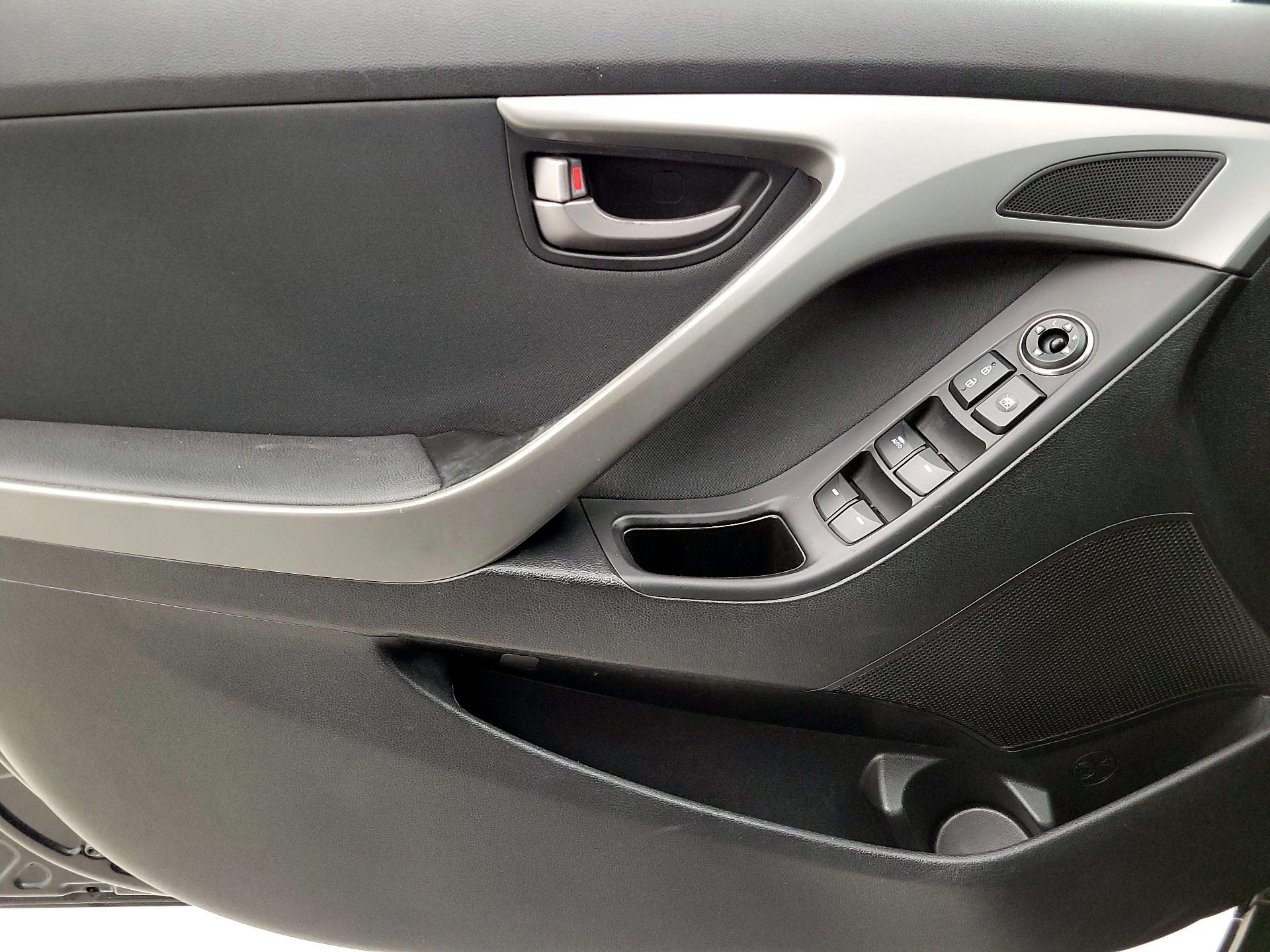 Thumbnail: 2015 Hyundai Elantra - 10