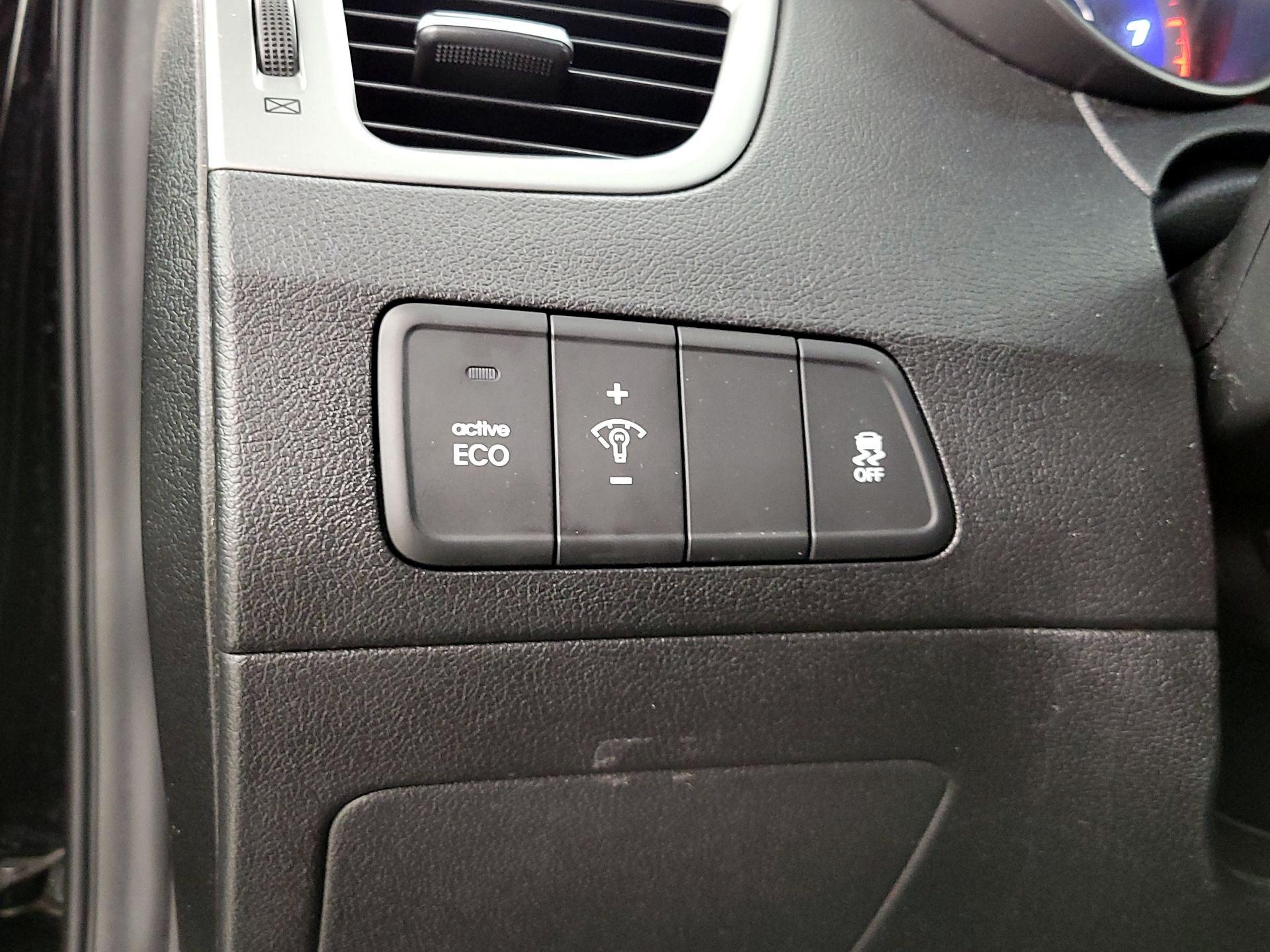 Thumbnail: 2015 Hyundai Elantra - 11