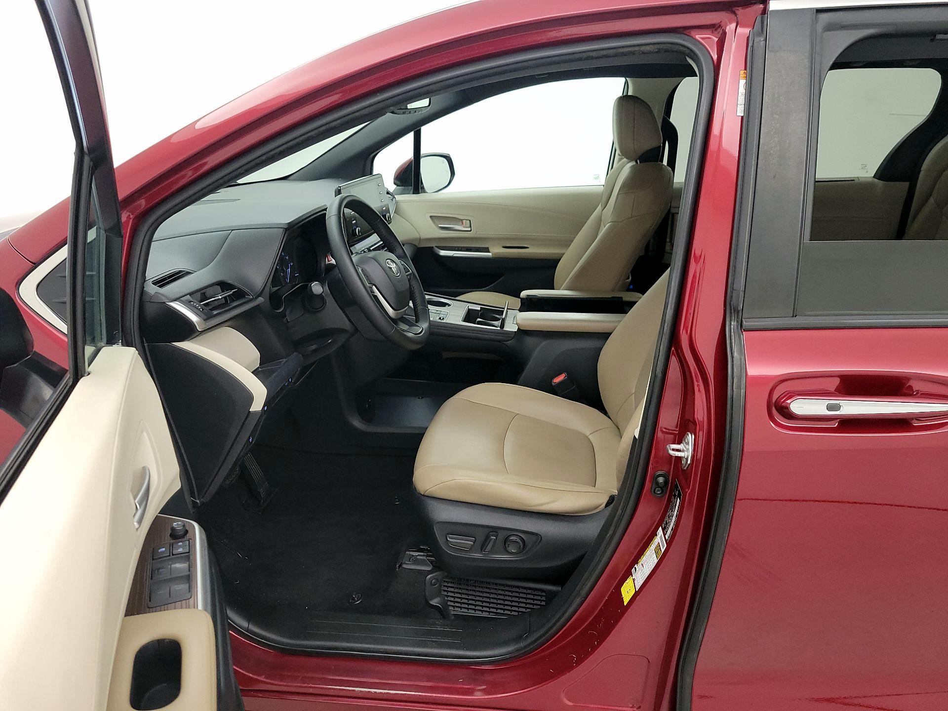 Thumbnail: 2021 Toyota Sienna - 11