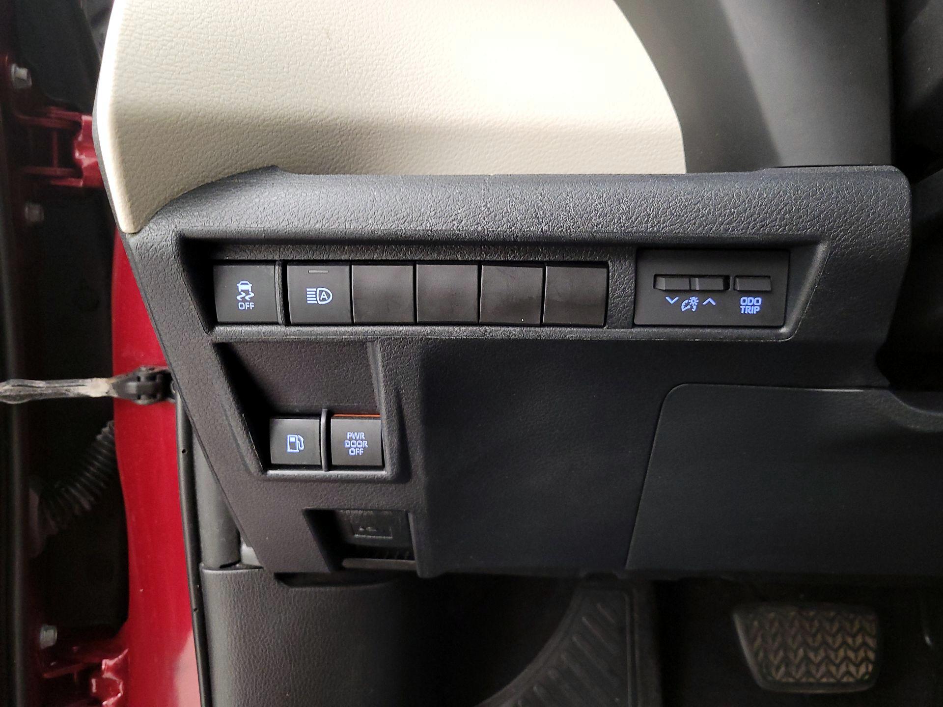 Thumbnail: 2021 Toyota Sienna - 13