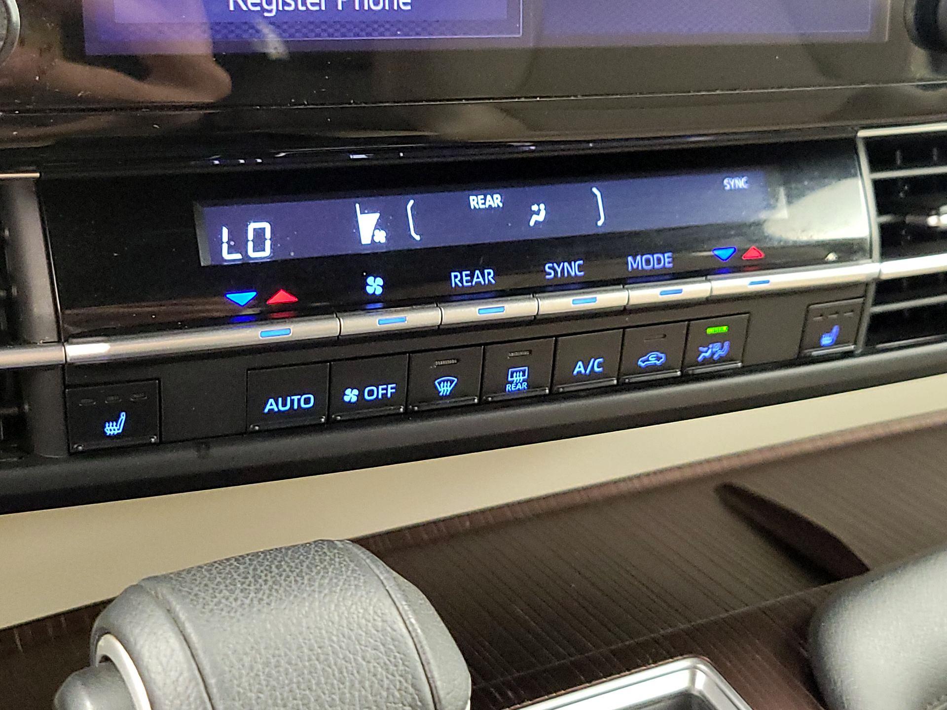 Thumbnail: 2021 Toyota Sienna - 16