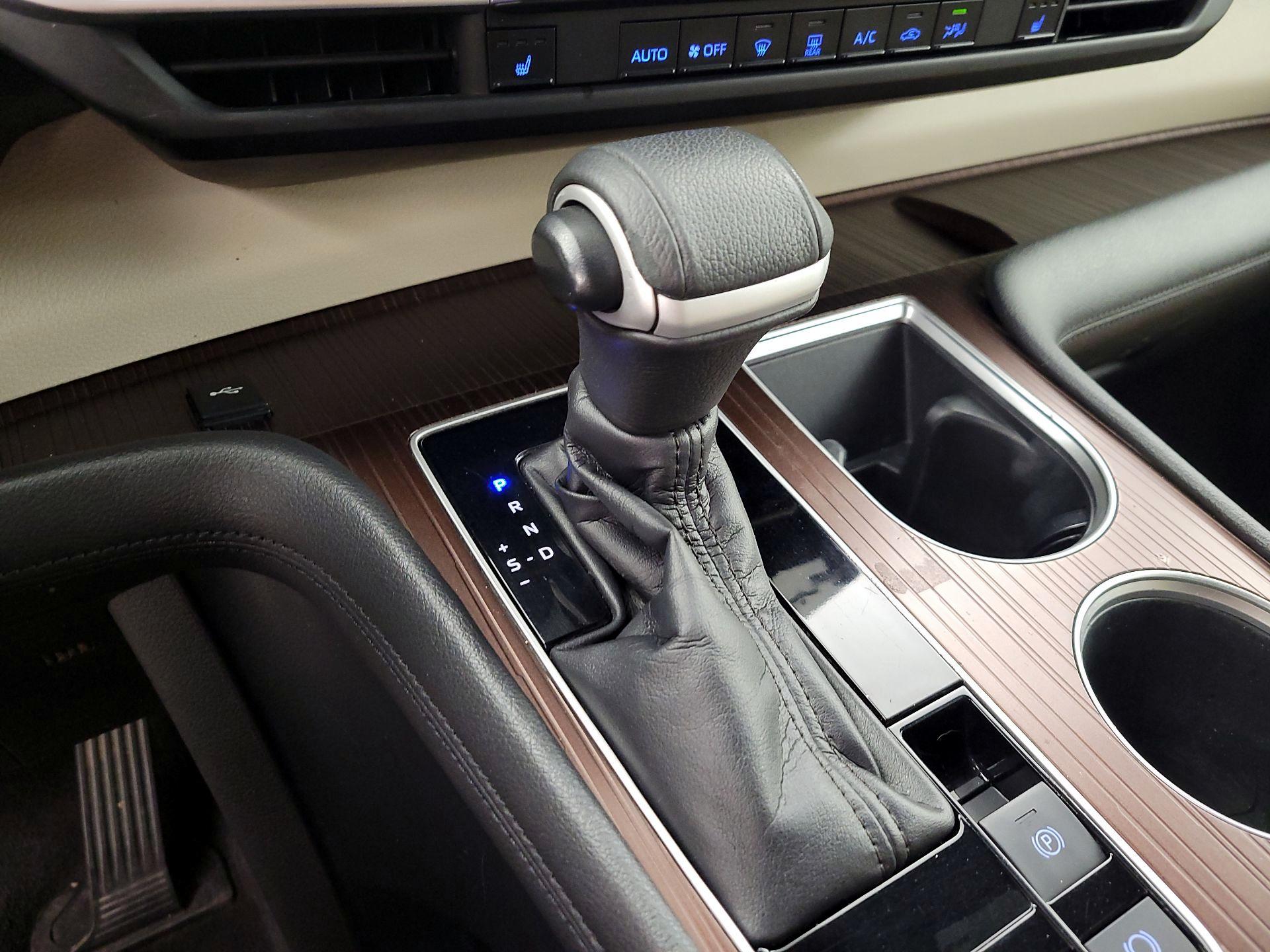 Thumbnail: 2021 Toyota Sienna - 17