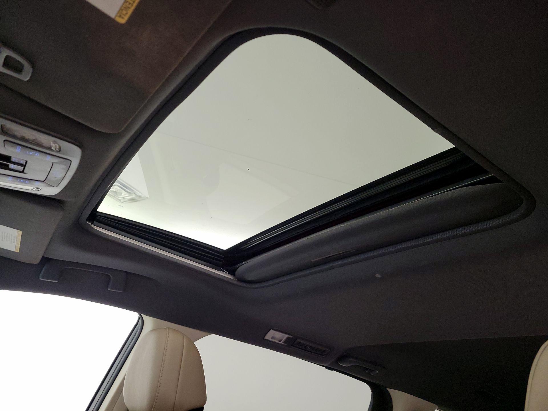 Thumbnail: 2021 Toyota Sienna - 19