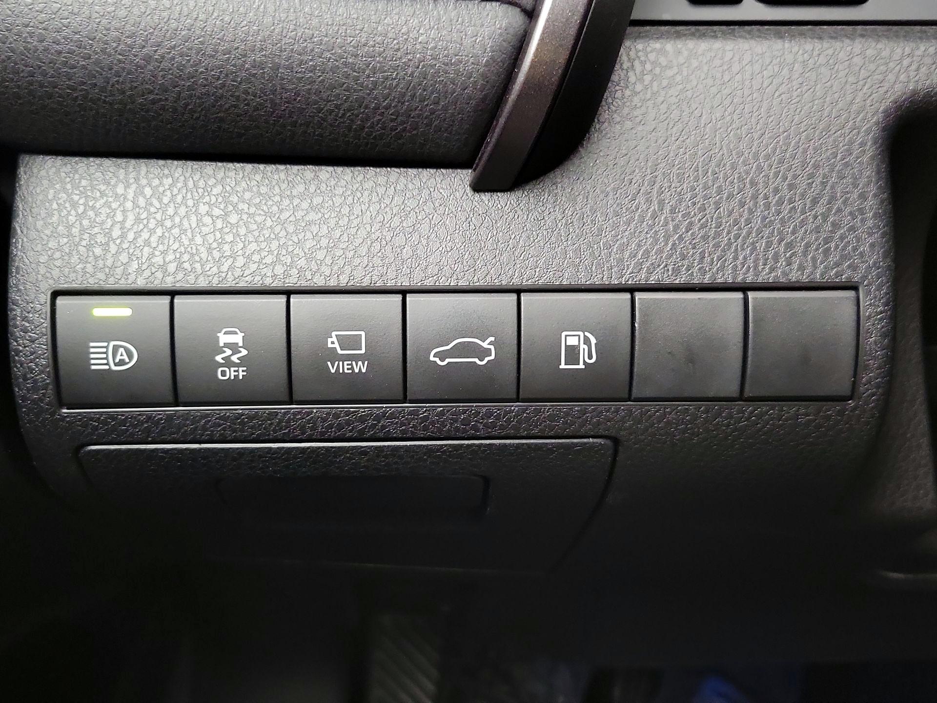 Thumbnail: 2018 Toyota Camry - 13
