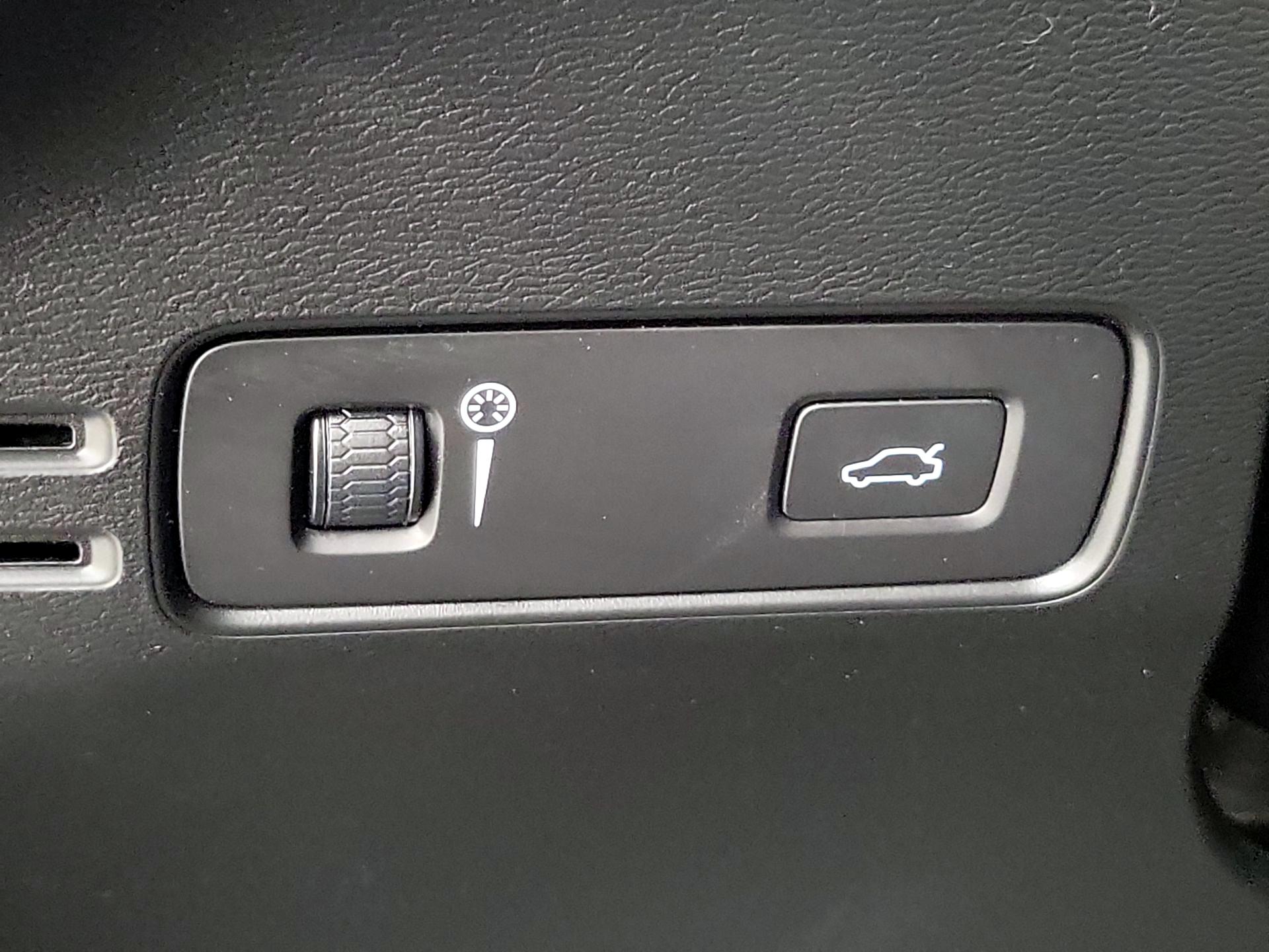Thumbnail: 2020 Volvo XC40 - 13