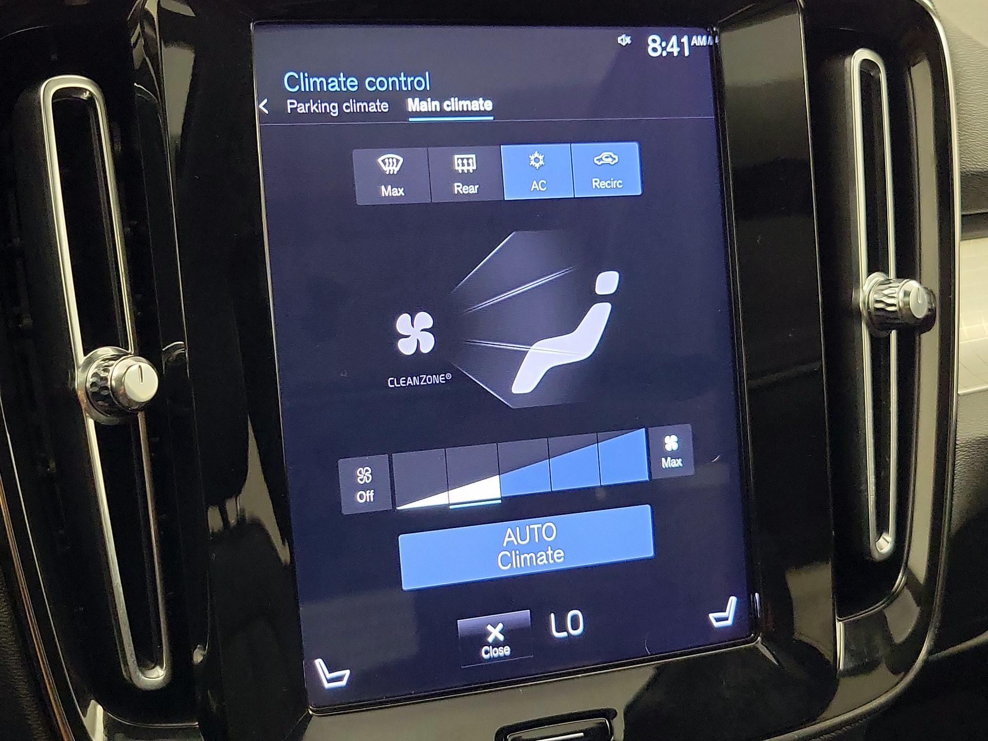 Thumbnail: 2020 Volvo XC40 - 17