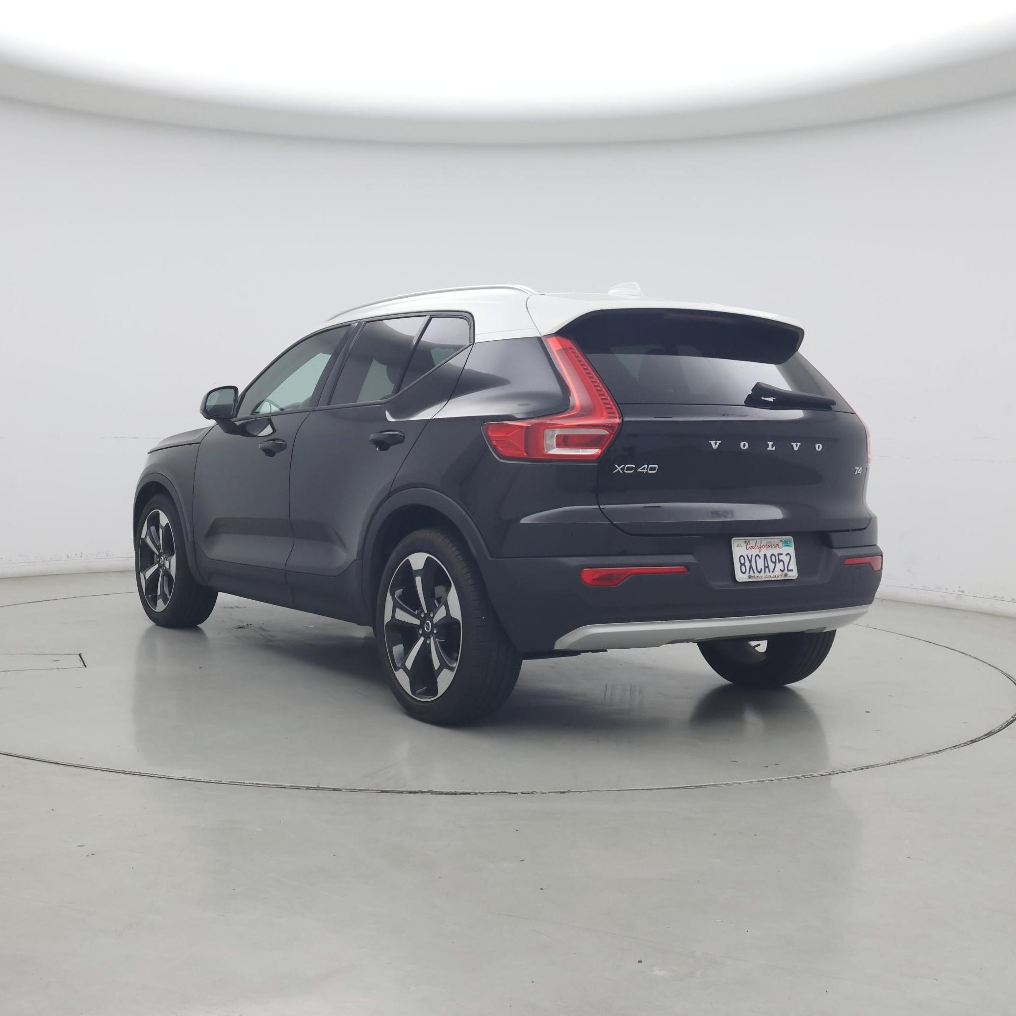 Thumbnail: 2020 Volvo XC40 - 2