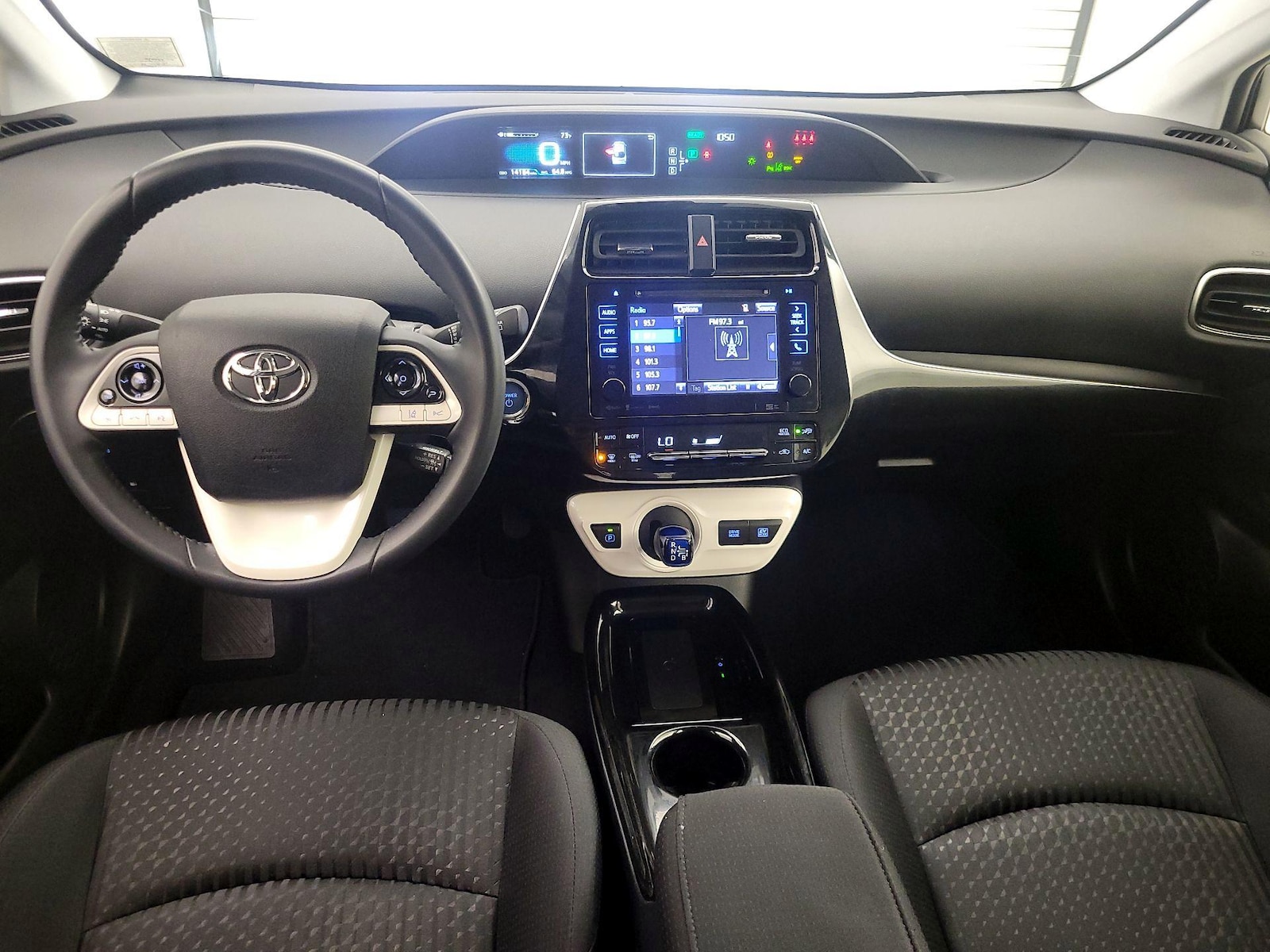 2018 Toyota Prius Three - Photo 10