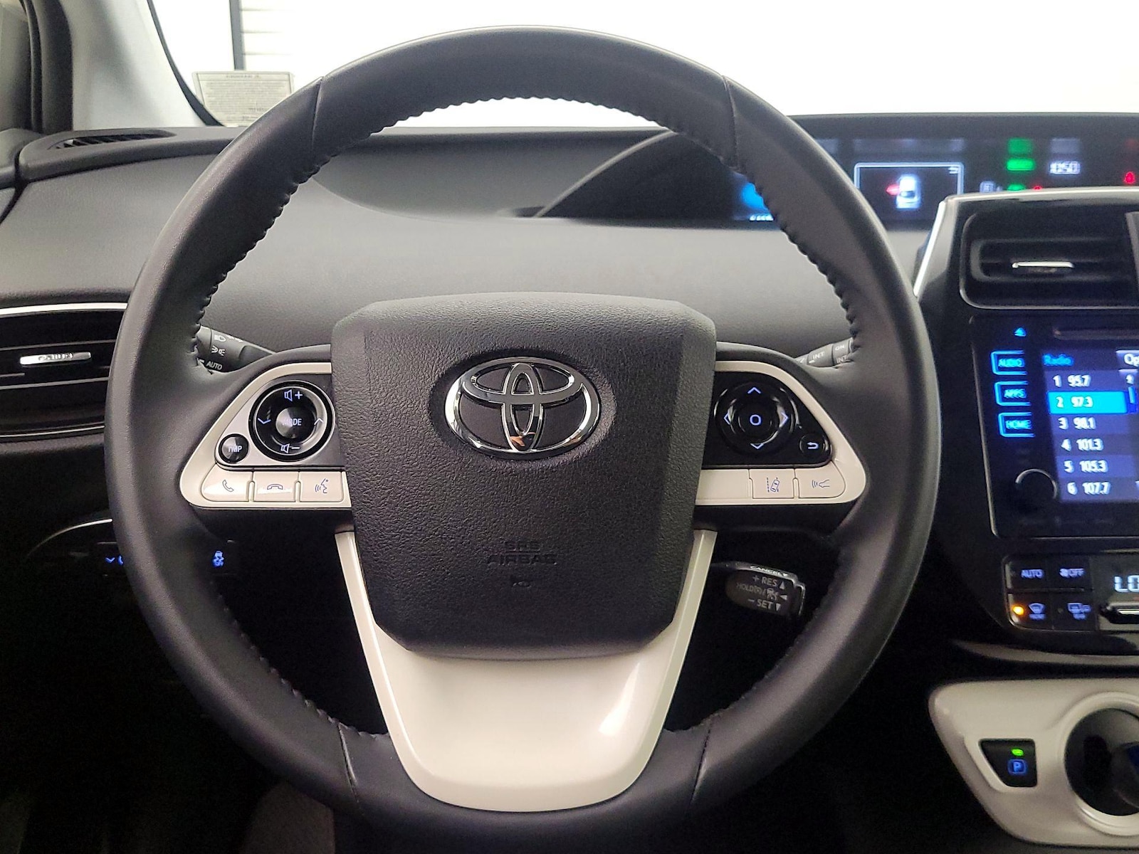 2018 Toyota Prius Three - Photo 11