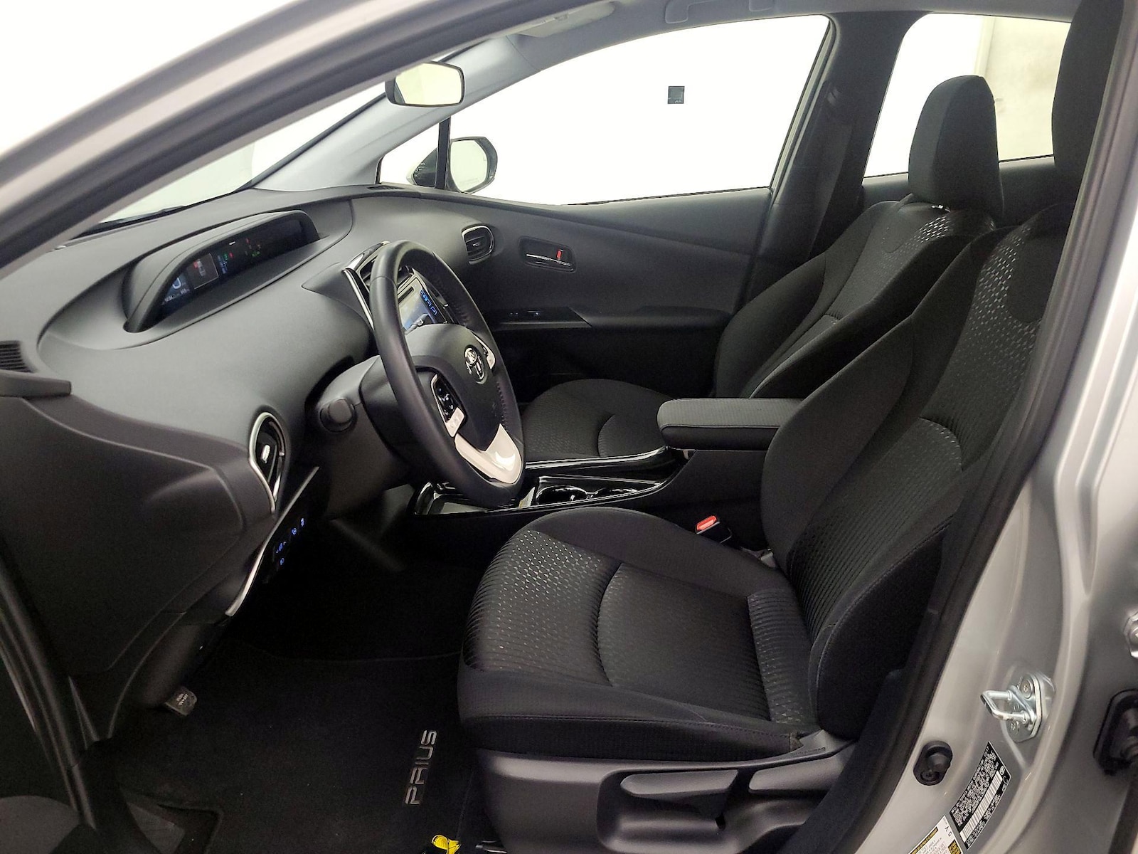 2018 Toyota Prius Three - Photo 12