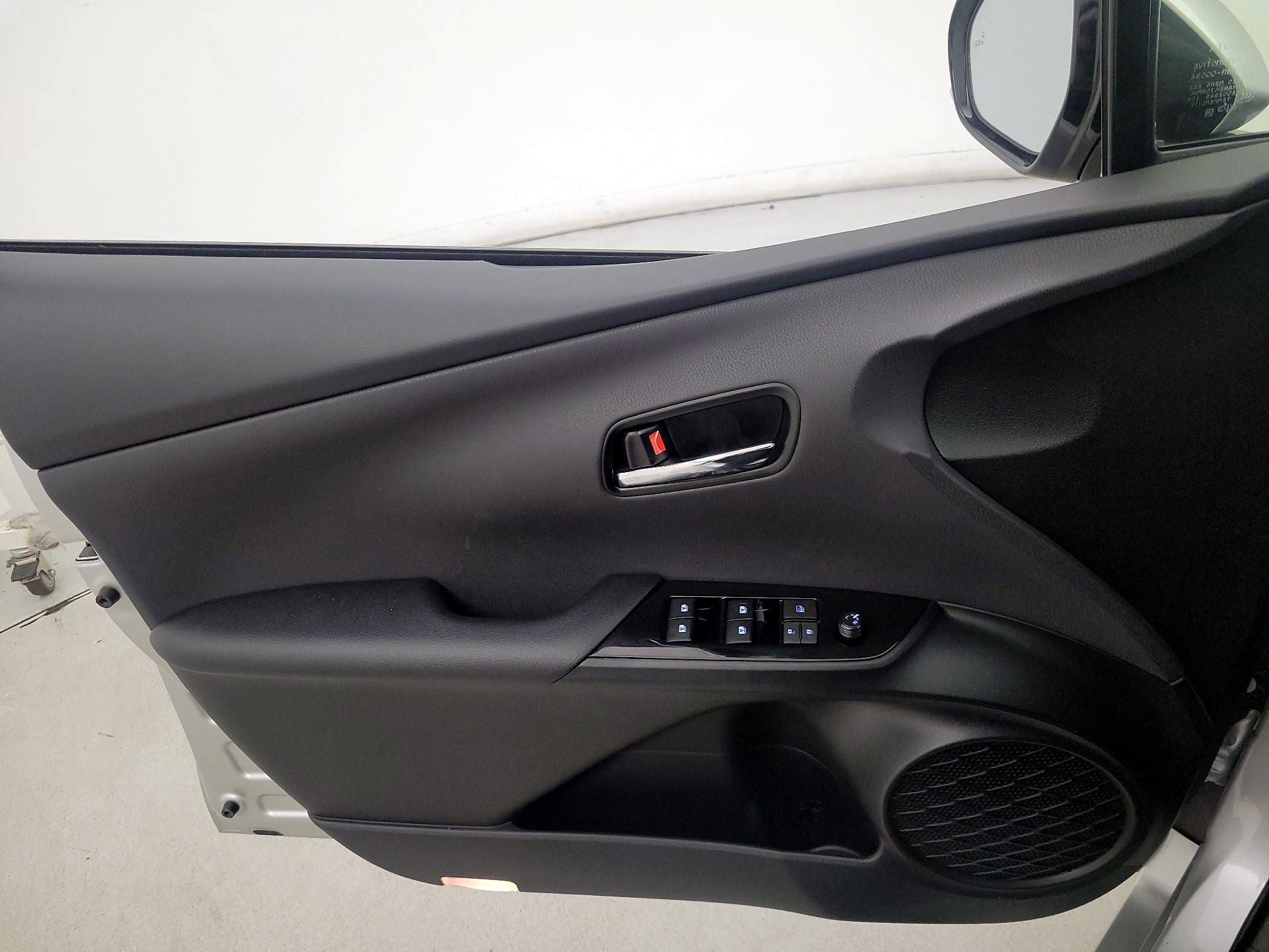 Thumbnail: 2018 Toyota Prius - 12