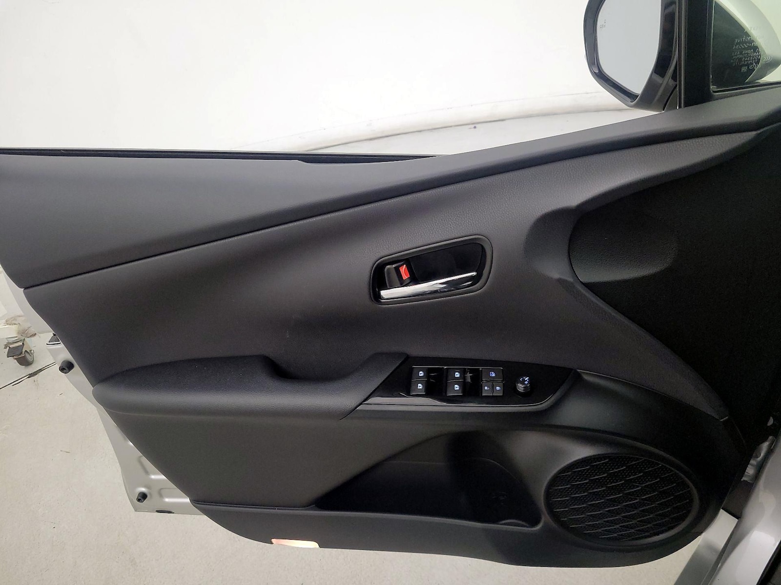 2018 Toyota Prius Three - Photo 13