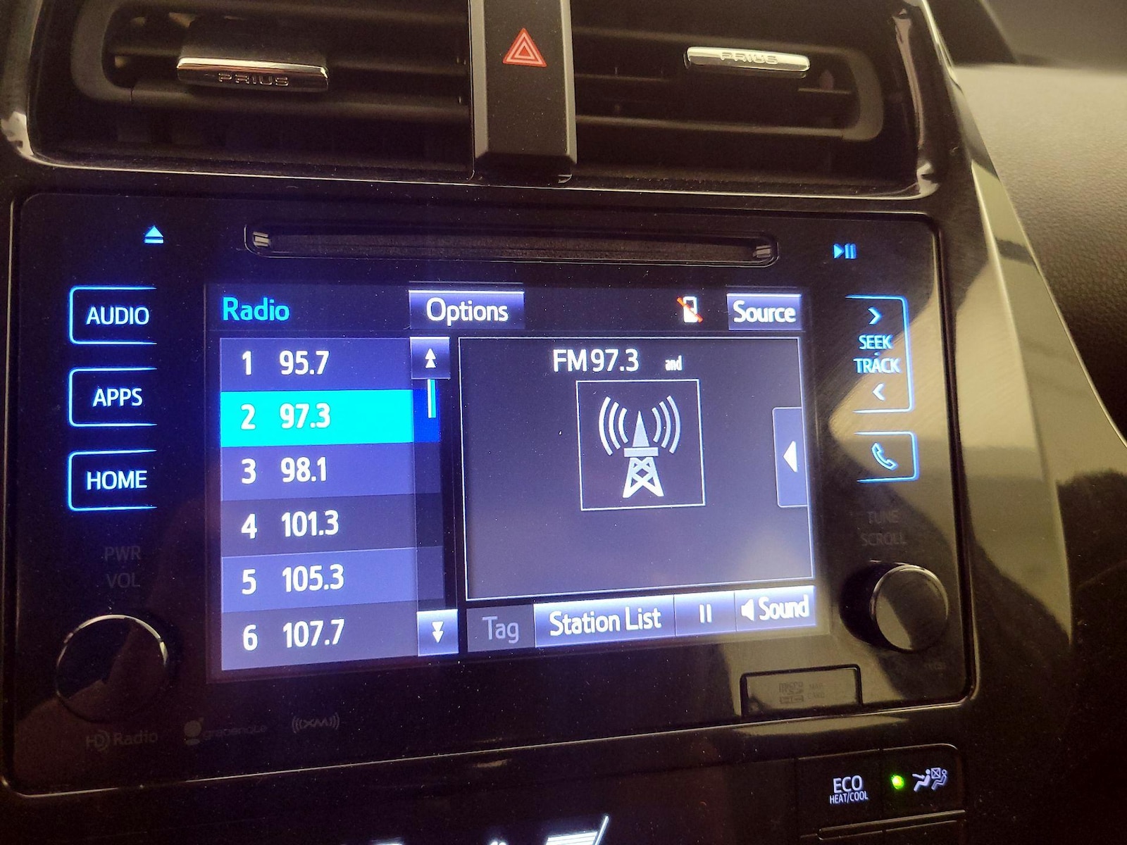 2018 Toyota Prius Three - Photo 16
