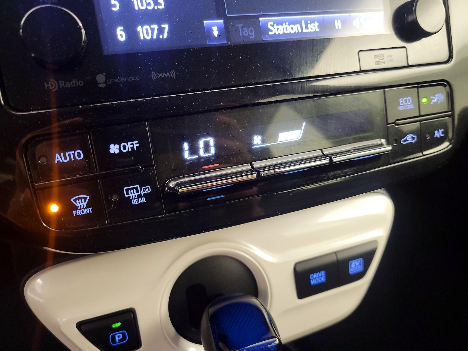 2018 Toyota Prius Three - Photo 17