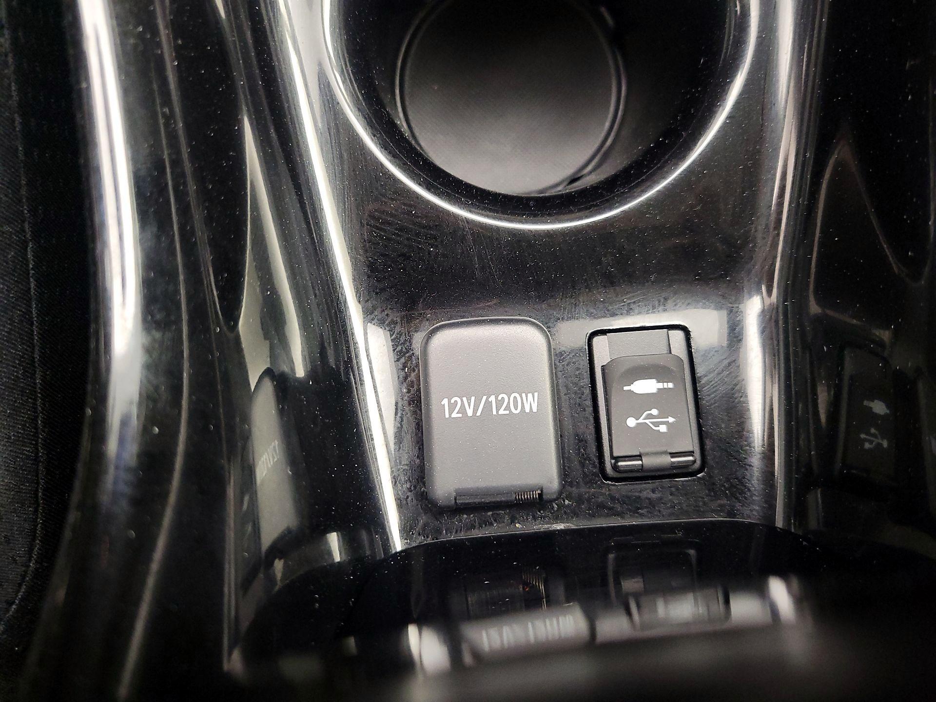 Thumbnail: 2018 Toyota Prius - 18