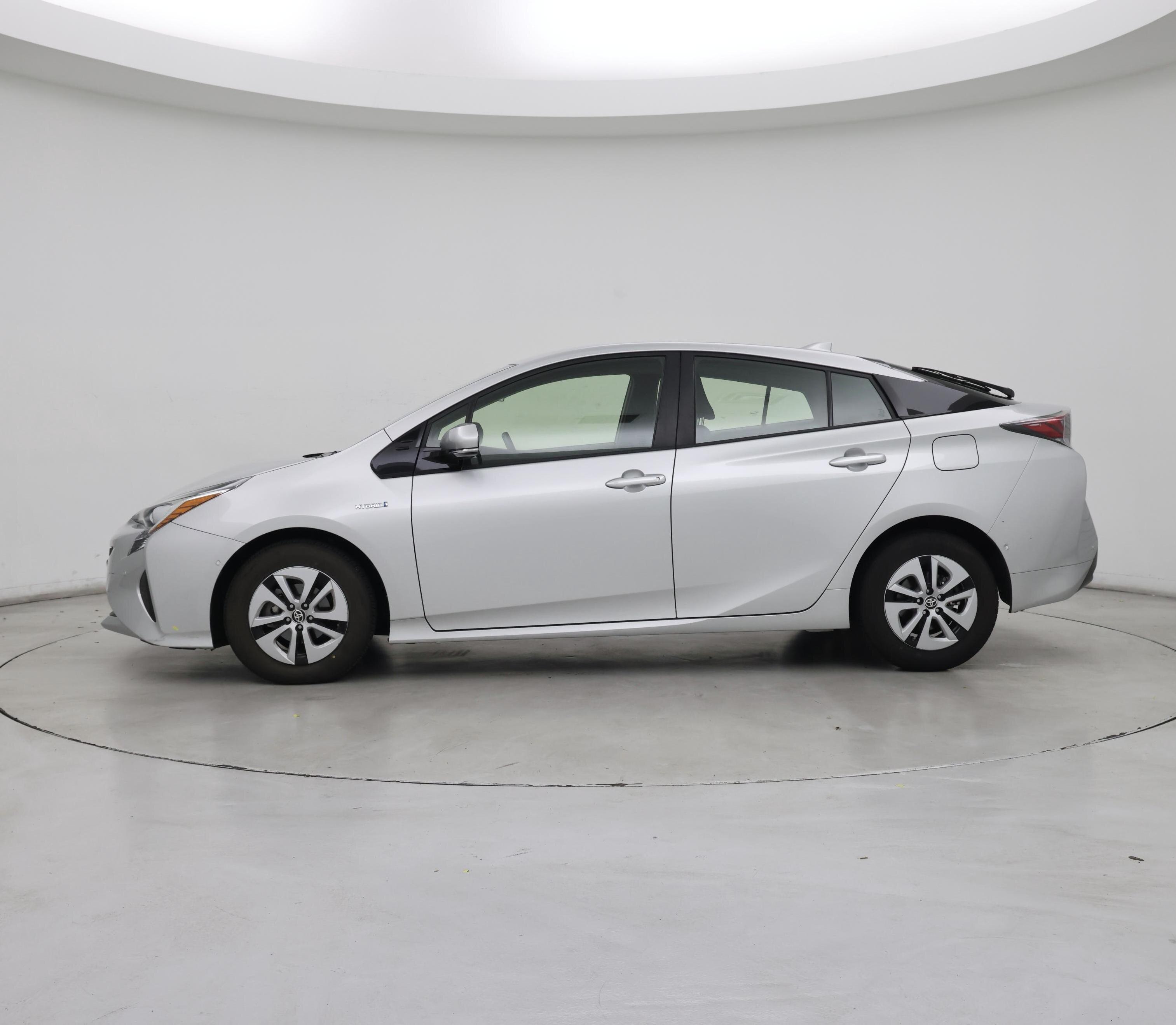 Thumbnail: 2018 Toyota Prius - 3
