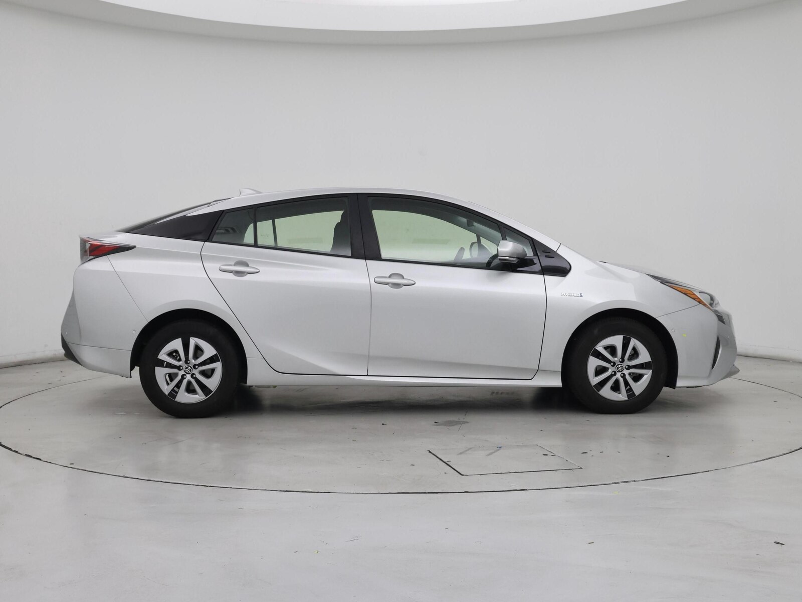 2018 Toyota Prius Three - Photo 8