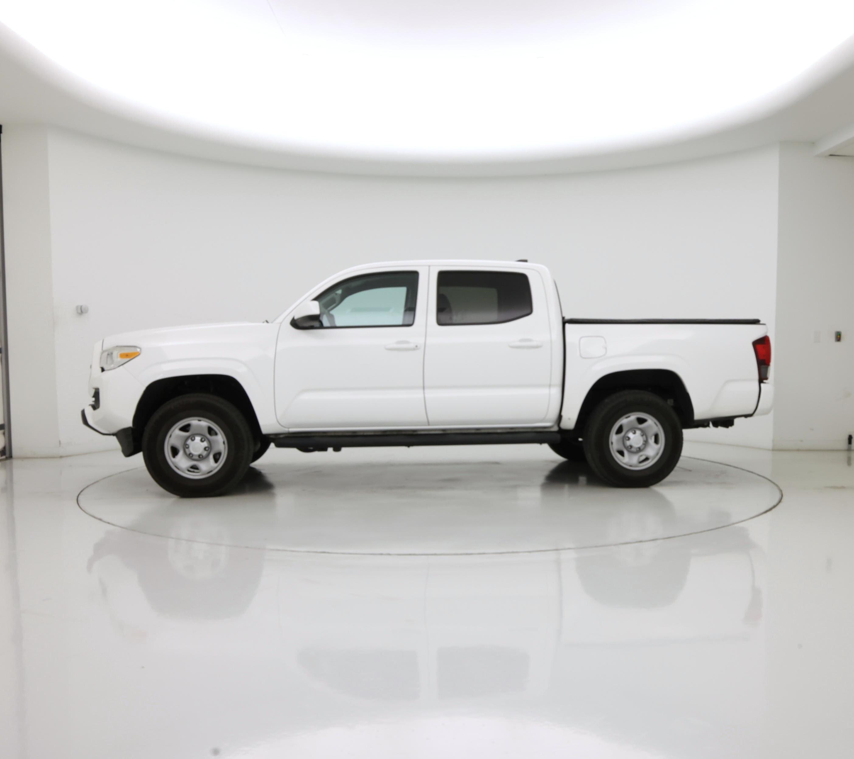 Thumbnail: 2019 Toyota Tacoma - 3