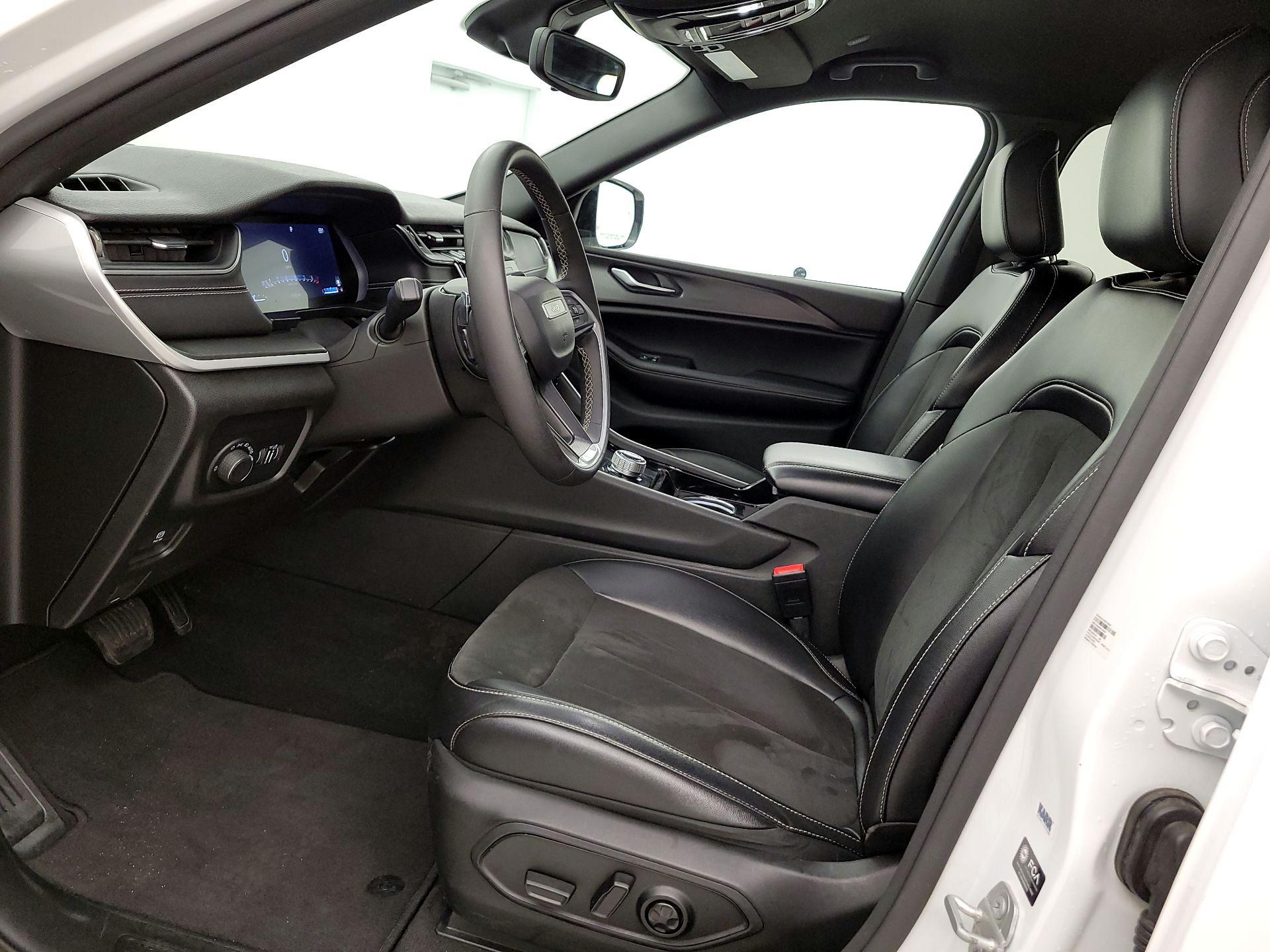 Thumbnail: 2023 Jeep Grand Cherokee - 11