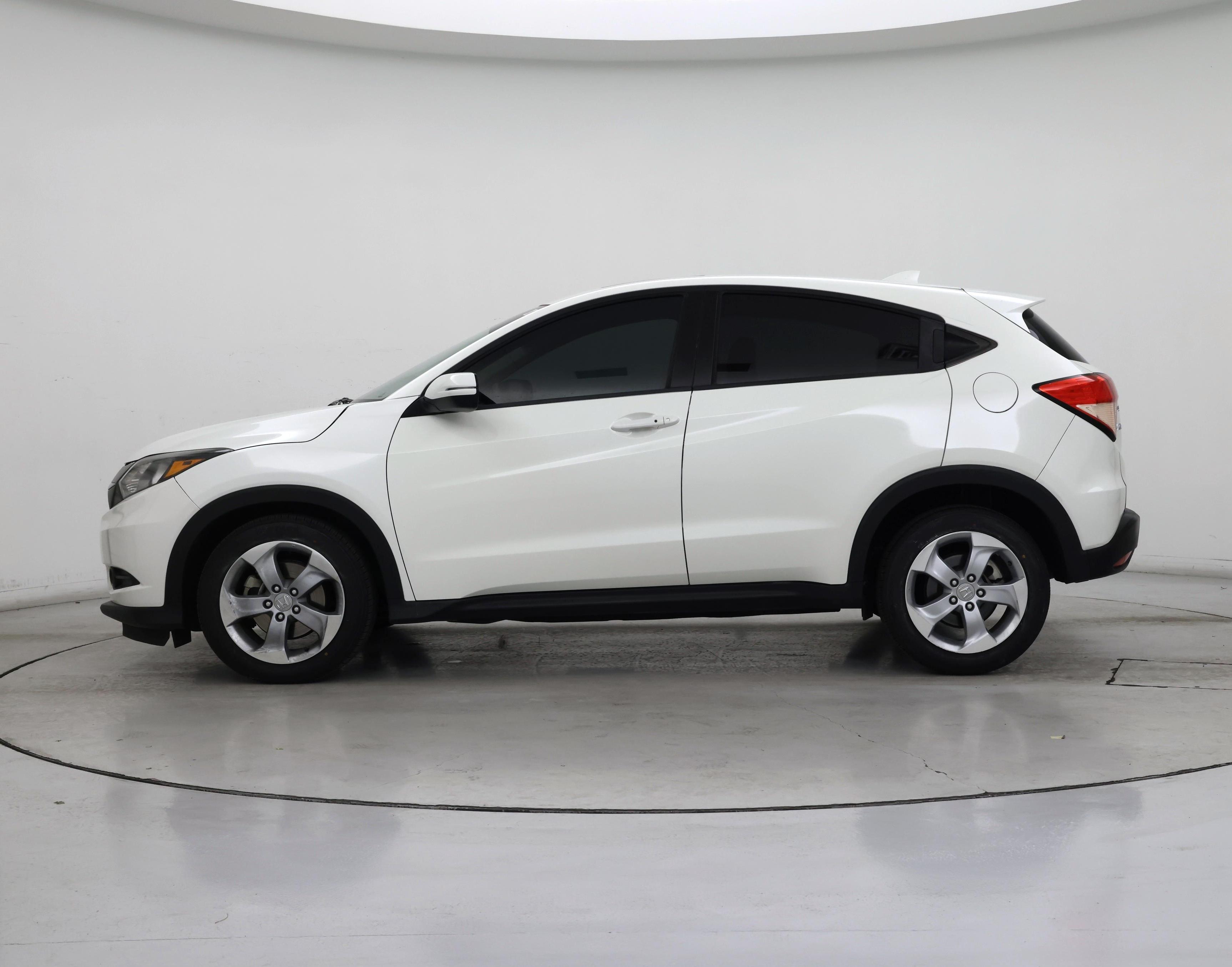 Thumbnail: 2016 Honda HR-V - 3